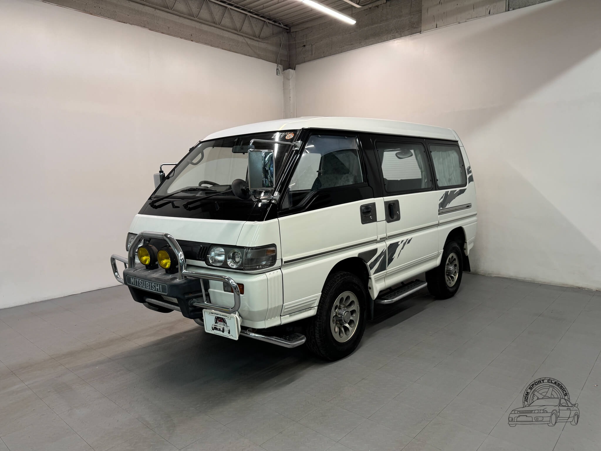 1997 Mitsubishi Delica Starwagon Active World