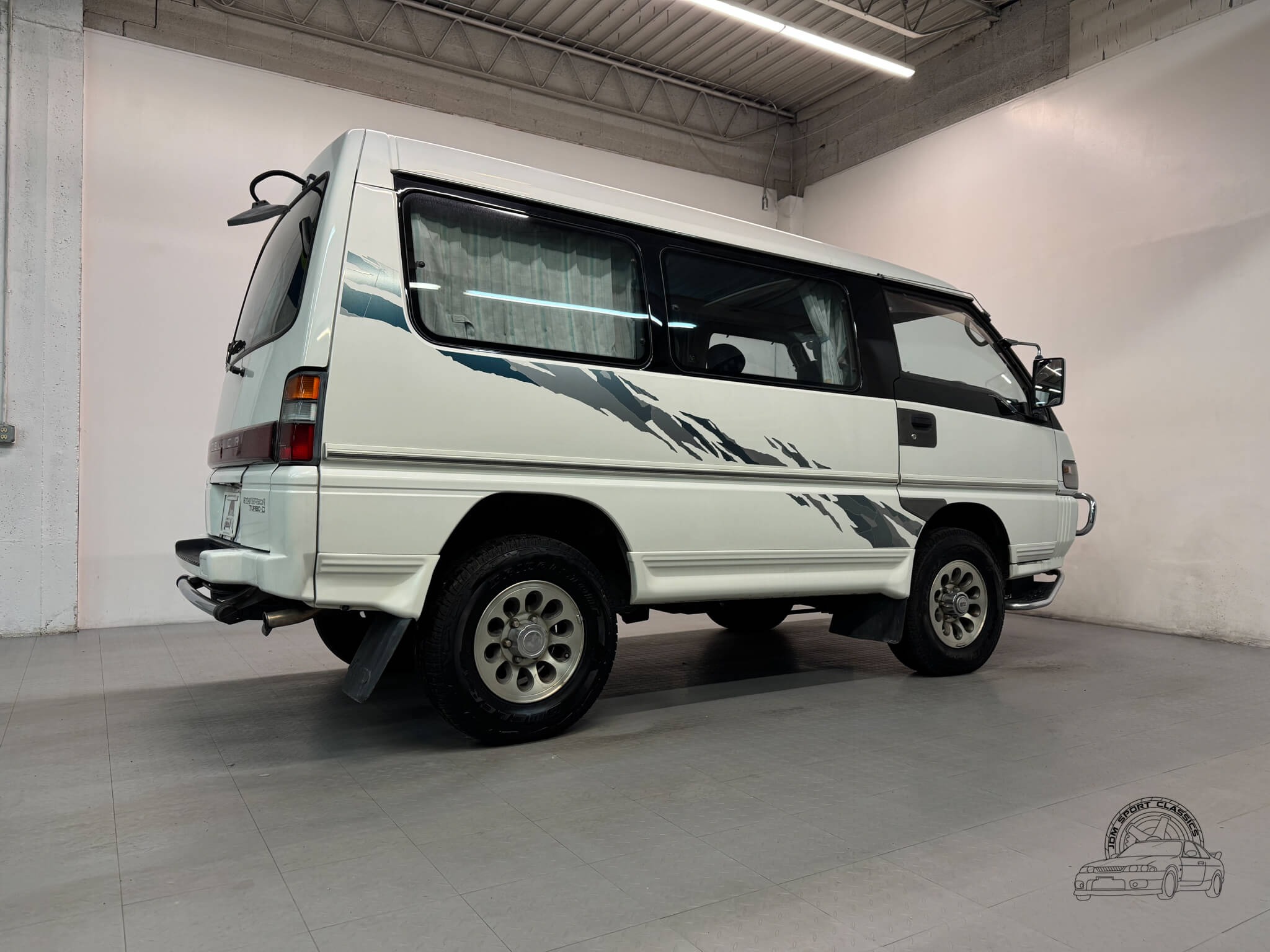 1997 Mitsubishi Delica Starwagon Active World