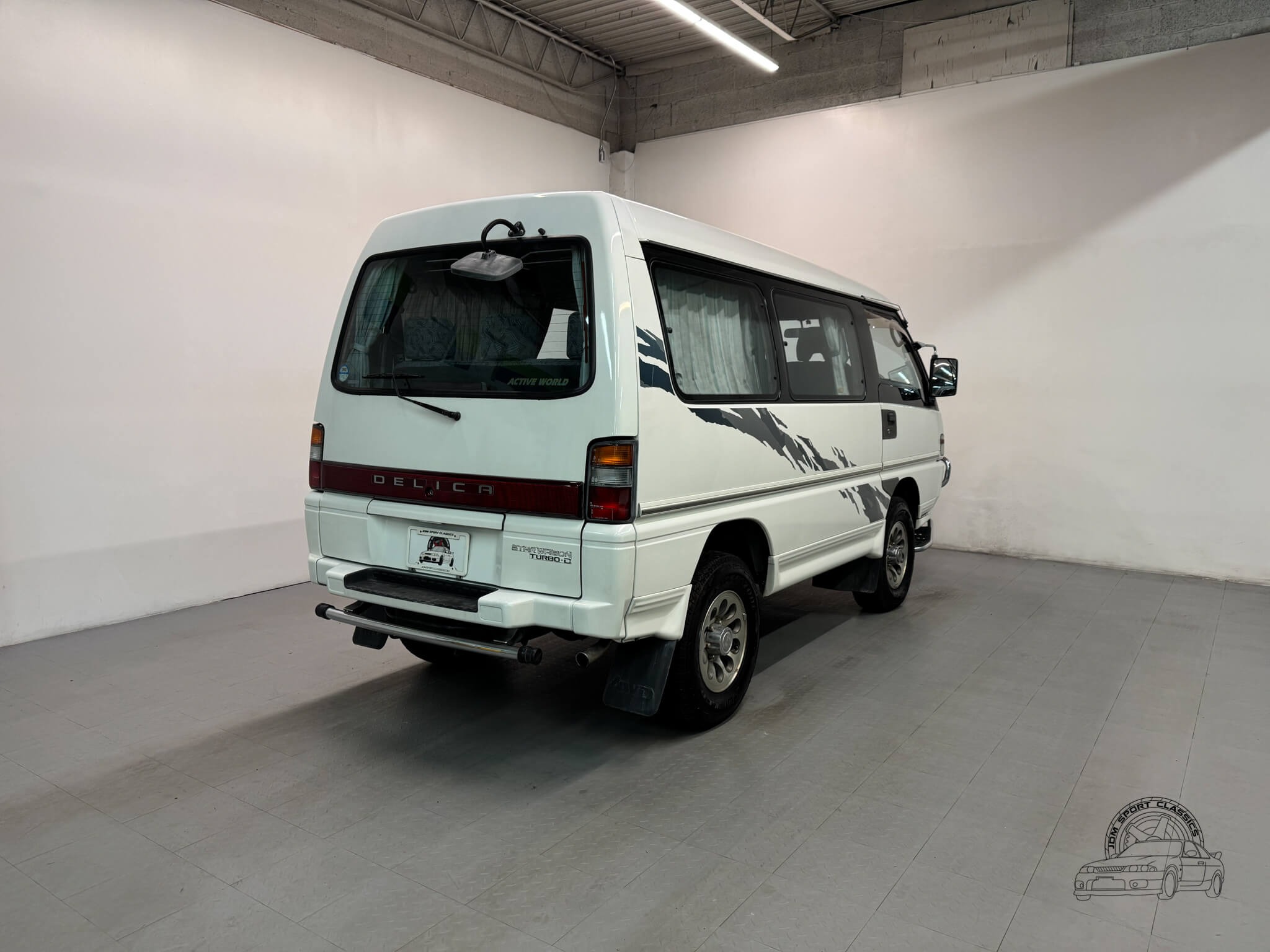 1997 Mitsubishi Delica Starwagon Active World