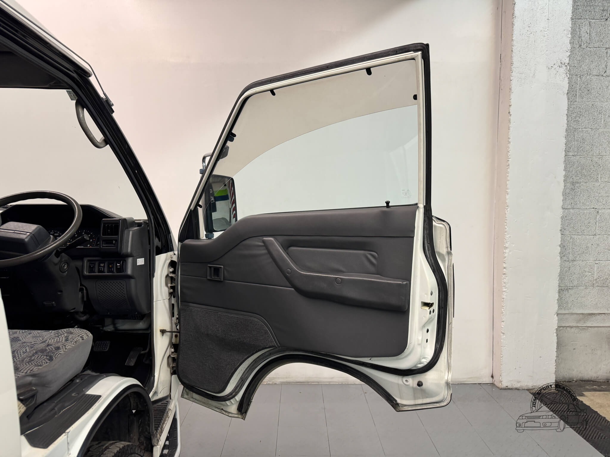 1997 Mitsubishi Delica Starwagon Active World