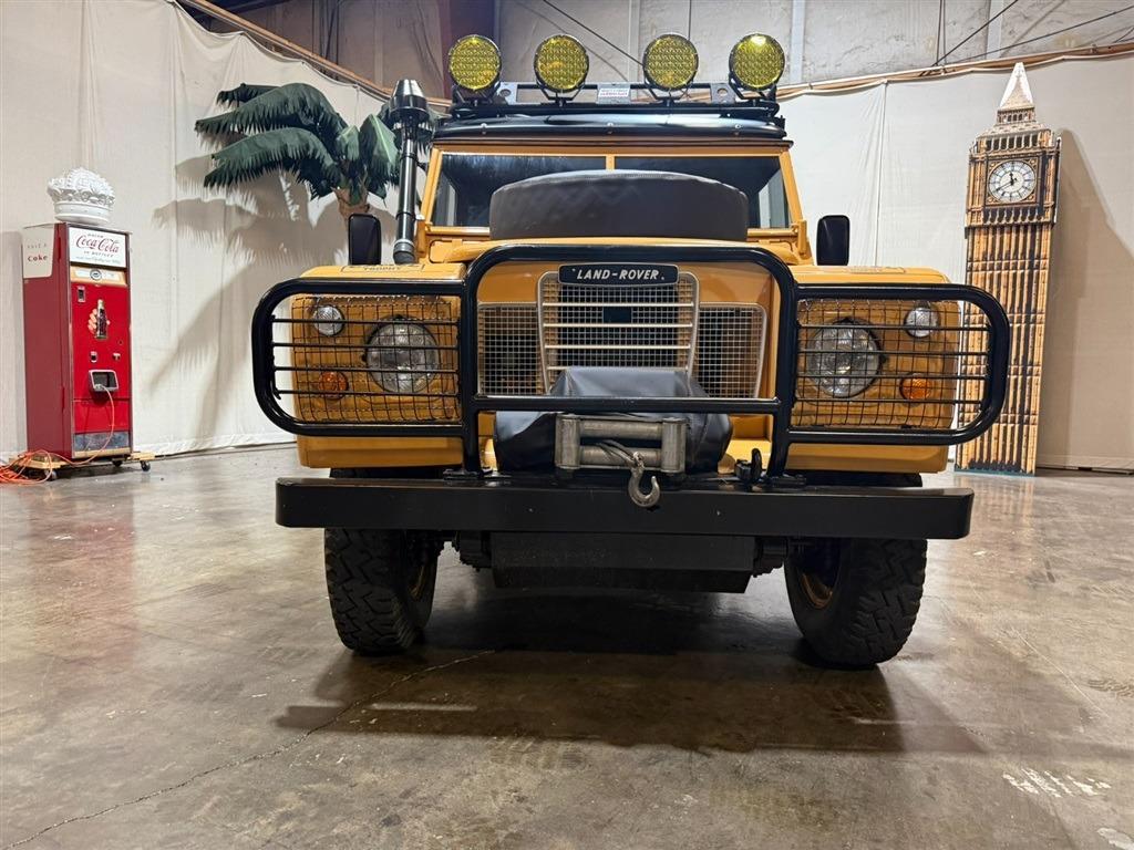 1981 Land Rover Series III 109 High-Cap - 4