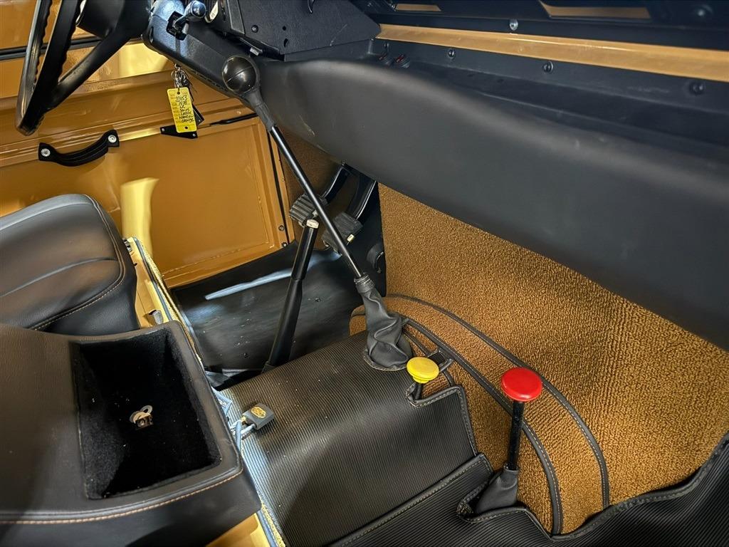 1981 Land Rover Series III 109 High-Cap