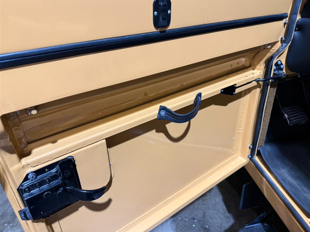 1981 Land Rover Series III 109 High-Cap