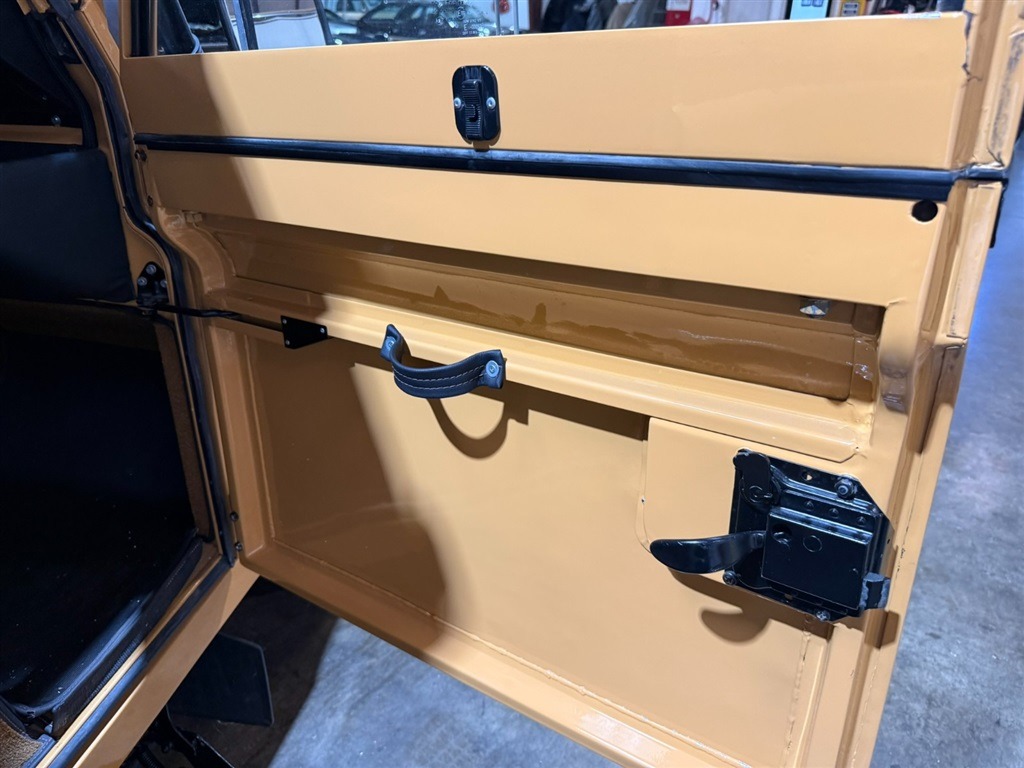 1981 Land Rover Series III 109 High-Cap