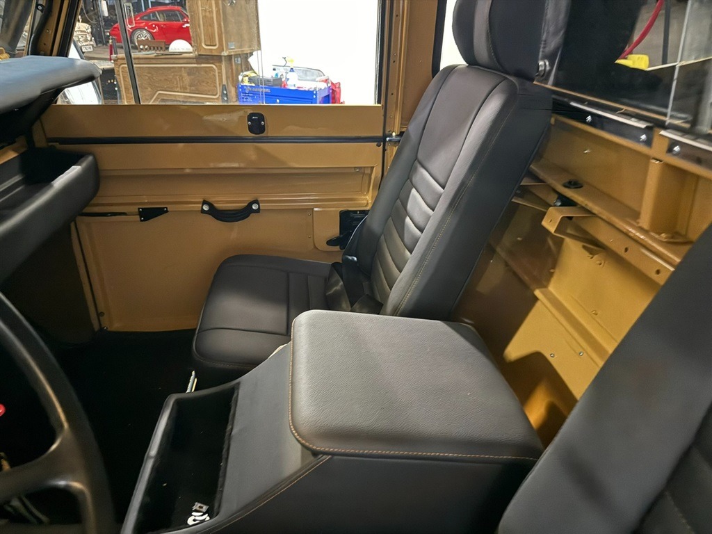 1981 Land Rover Series III 109 High-Cap