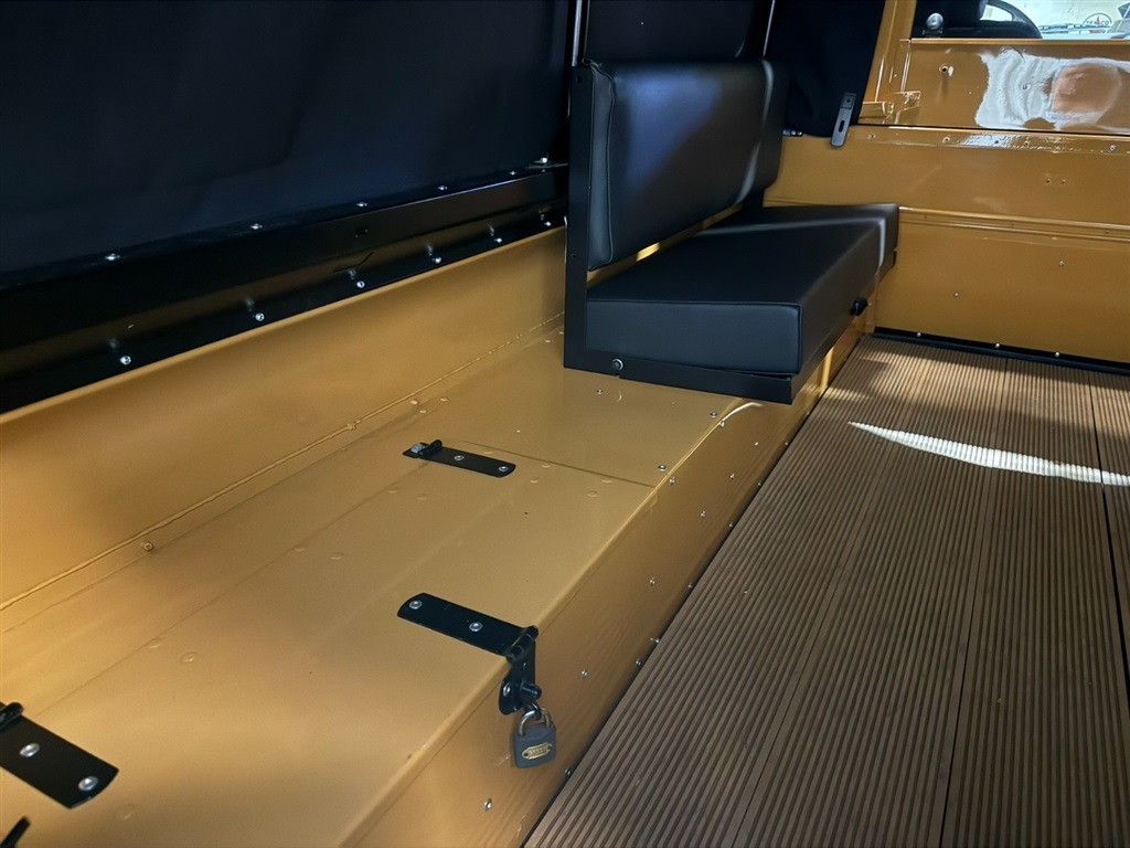 1981 Land Rover Series III 109 High-Cap