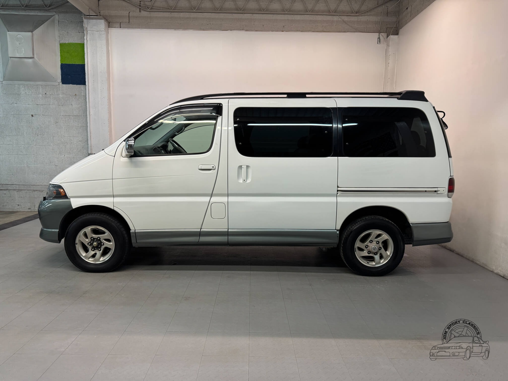 1998 Toyota HiAce Regius Wind Tourer - 2