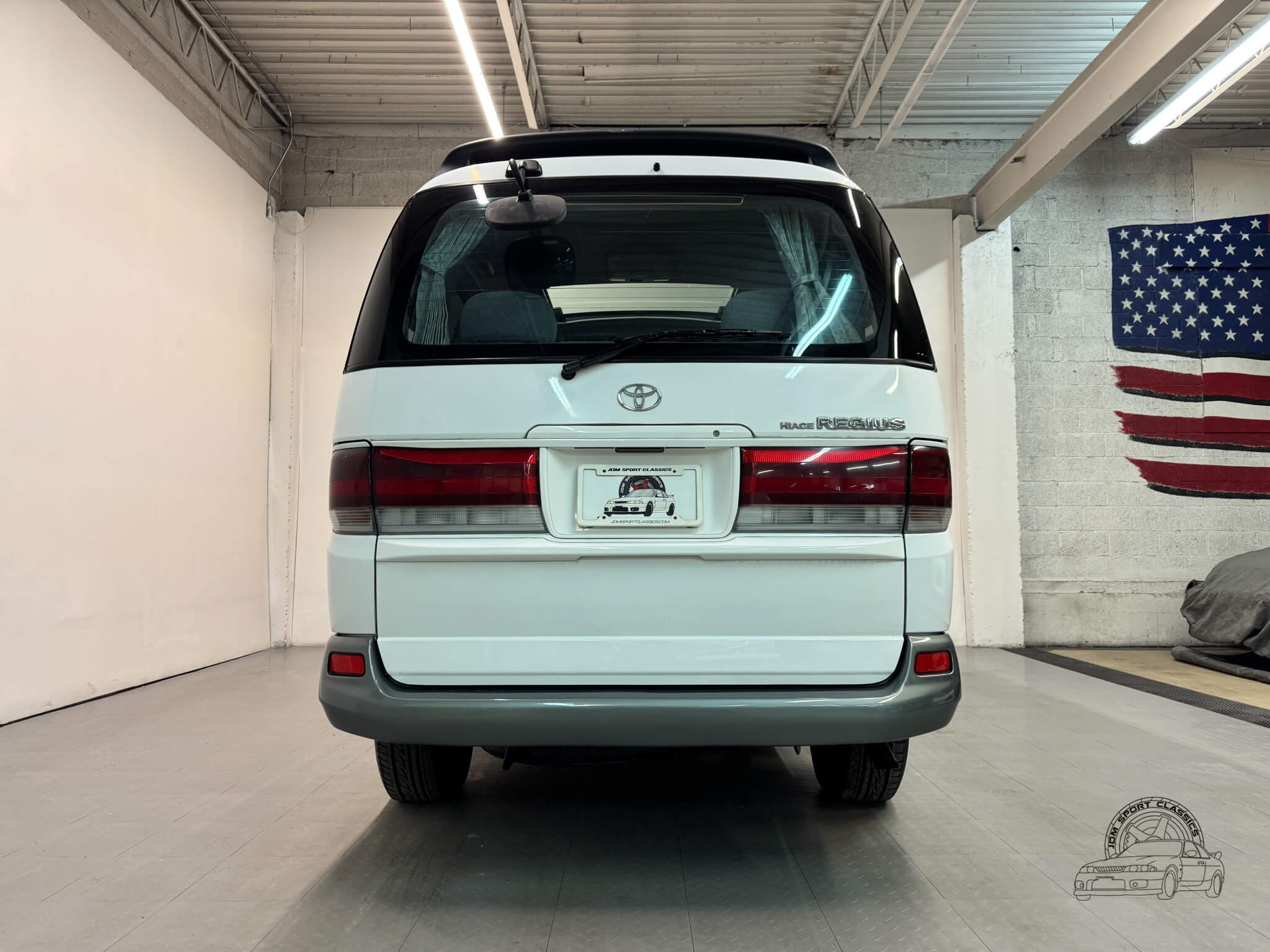 1998 Toyota HiAce Regius Wind Tourer