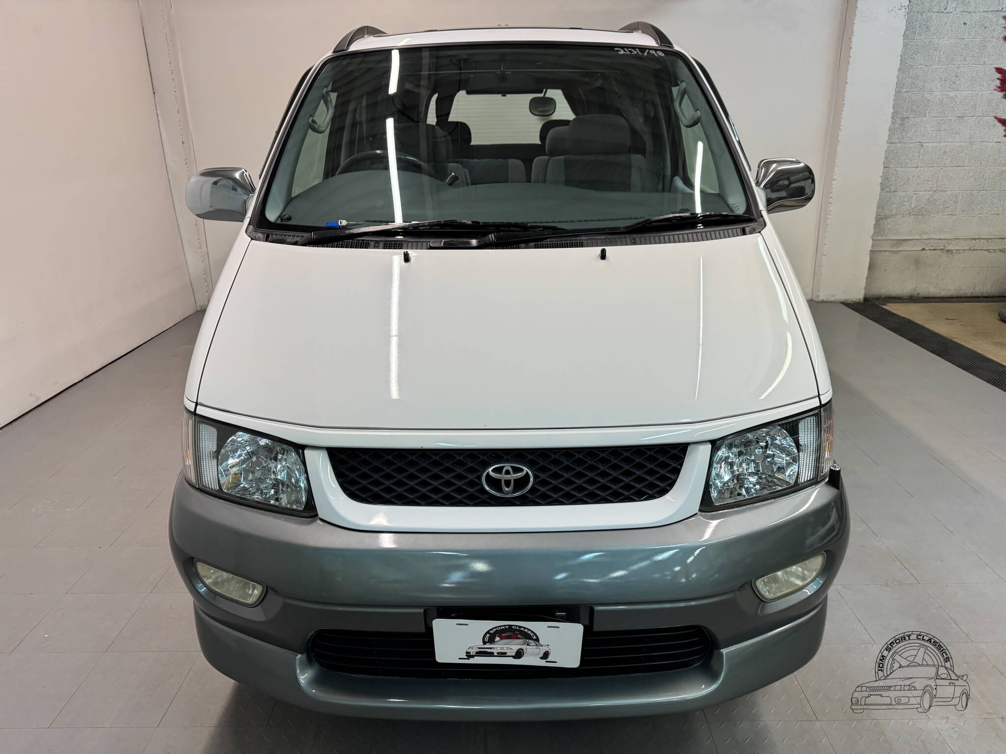 1998 Toyota HiAce Regius Wind Tourer - 3