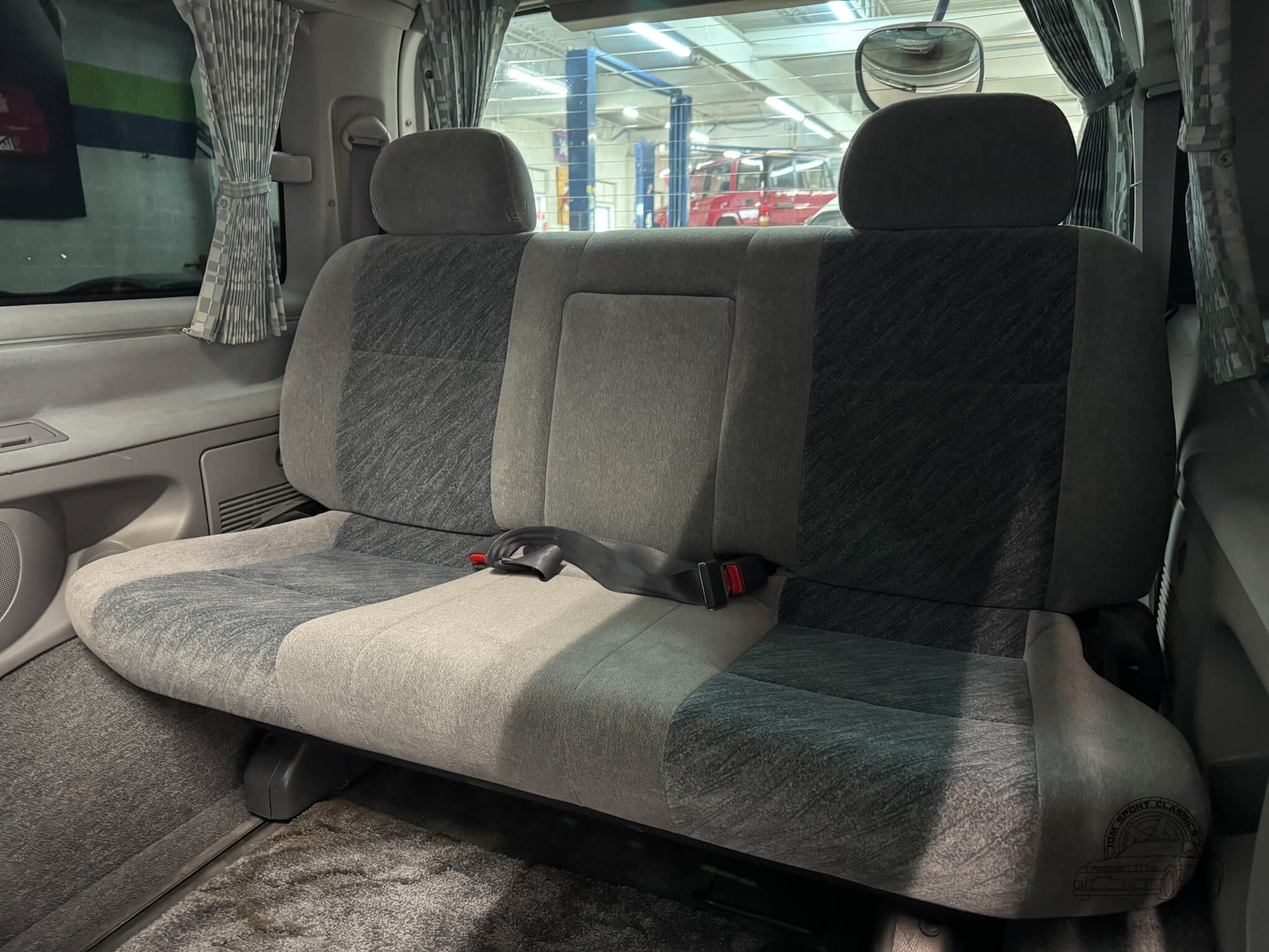 1998 Toyota HiAce Regius Wind Tourer