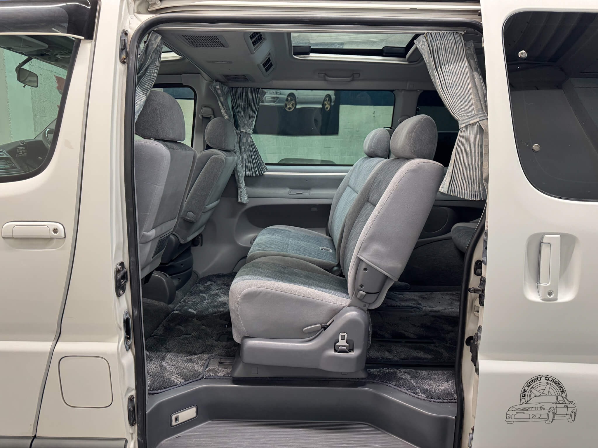 1998 Toyota HiAce Regius Wind Tourer