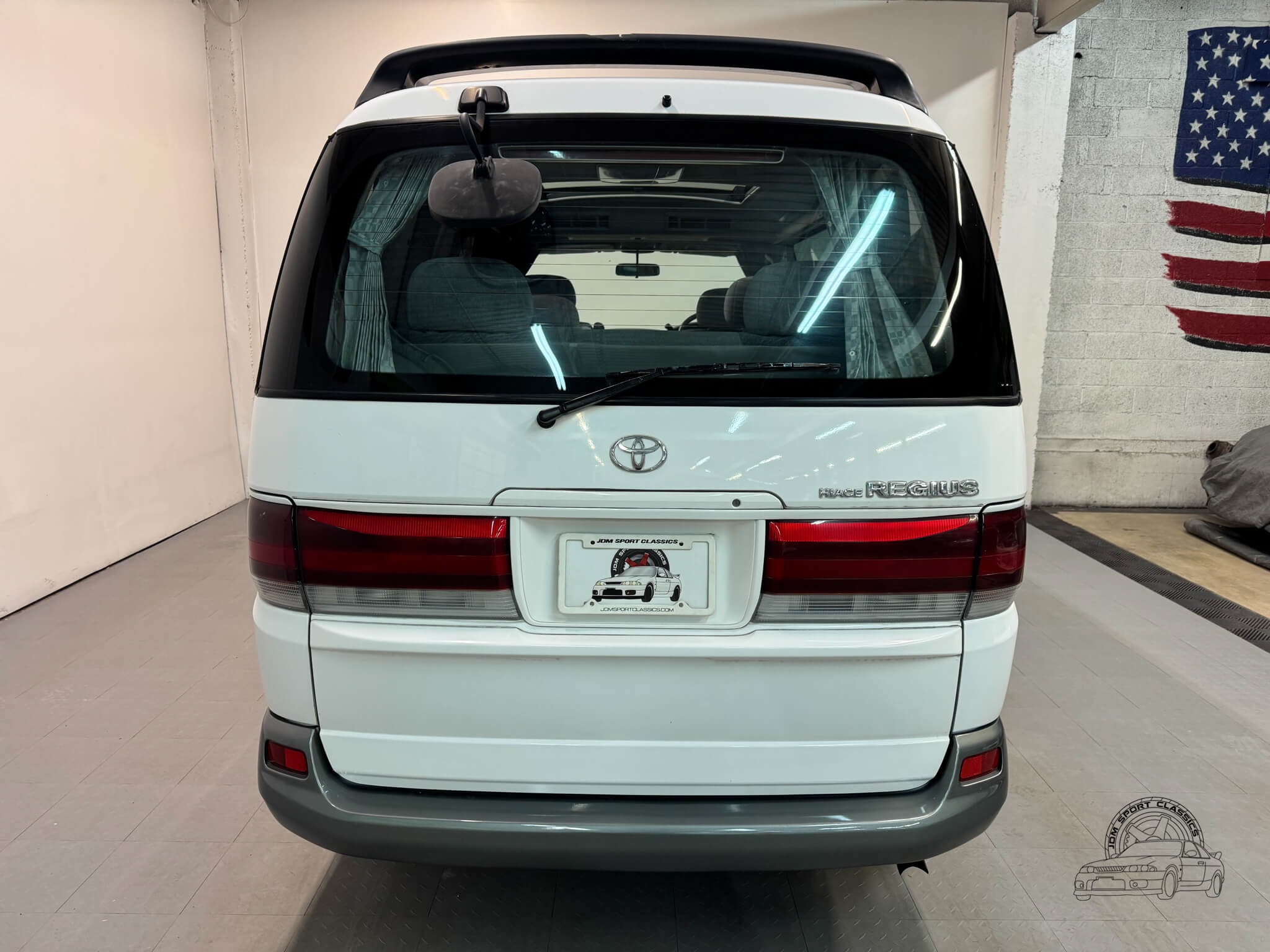 1998 Toyota HiAce Regius Wind Tourer