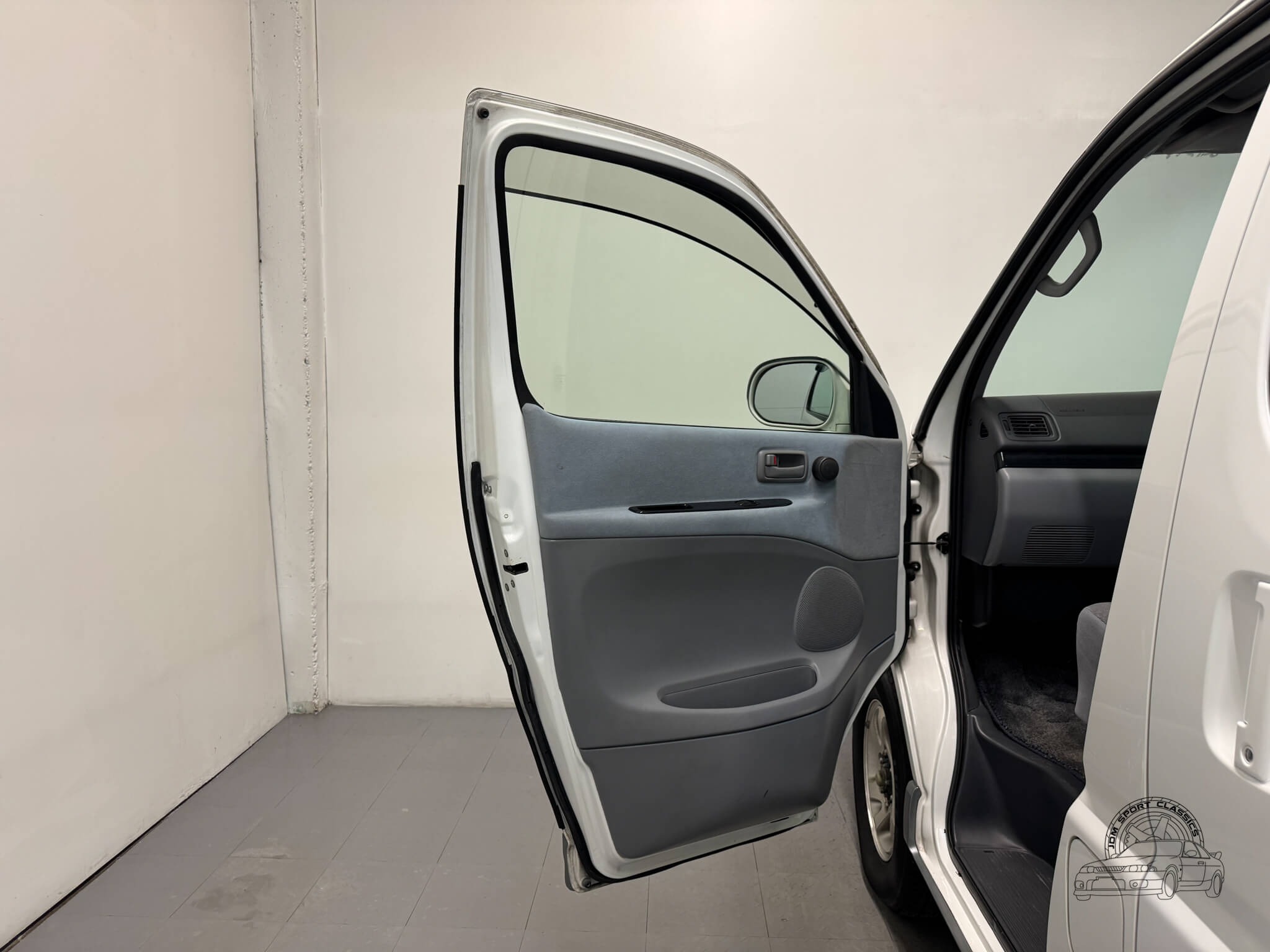 1998 Toyota HiAce Regius Wind Tourer