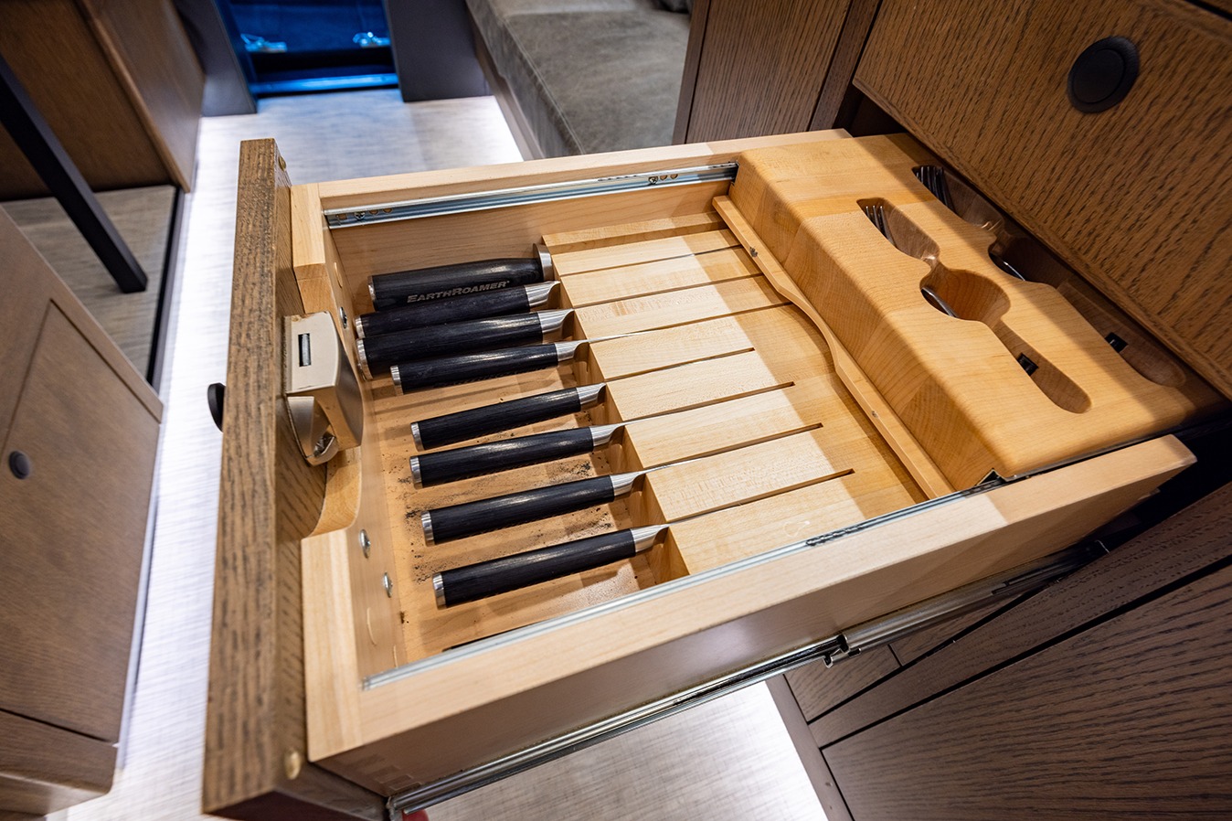 2020 EarthRoamer XV-LTi 010