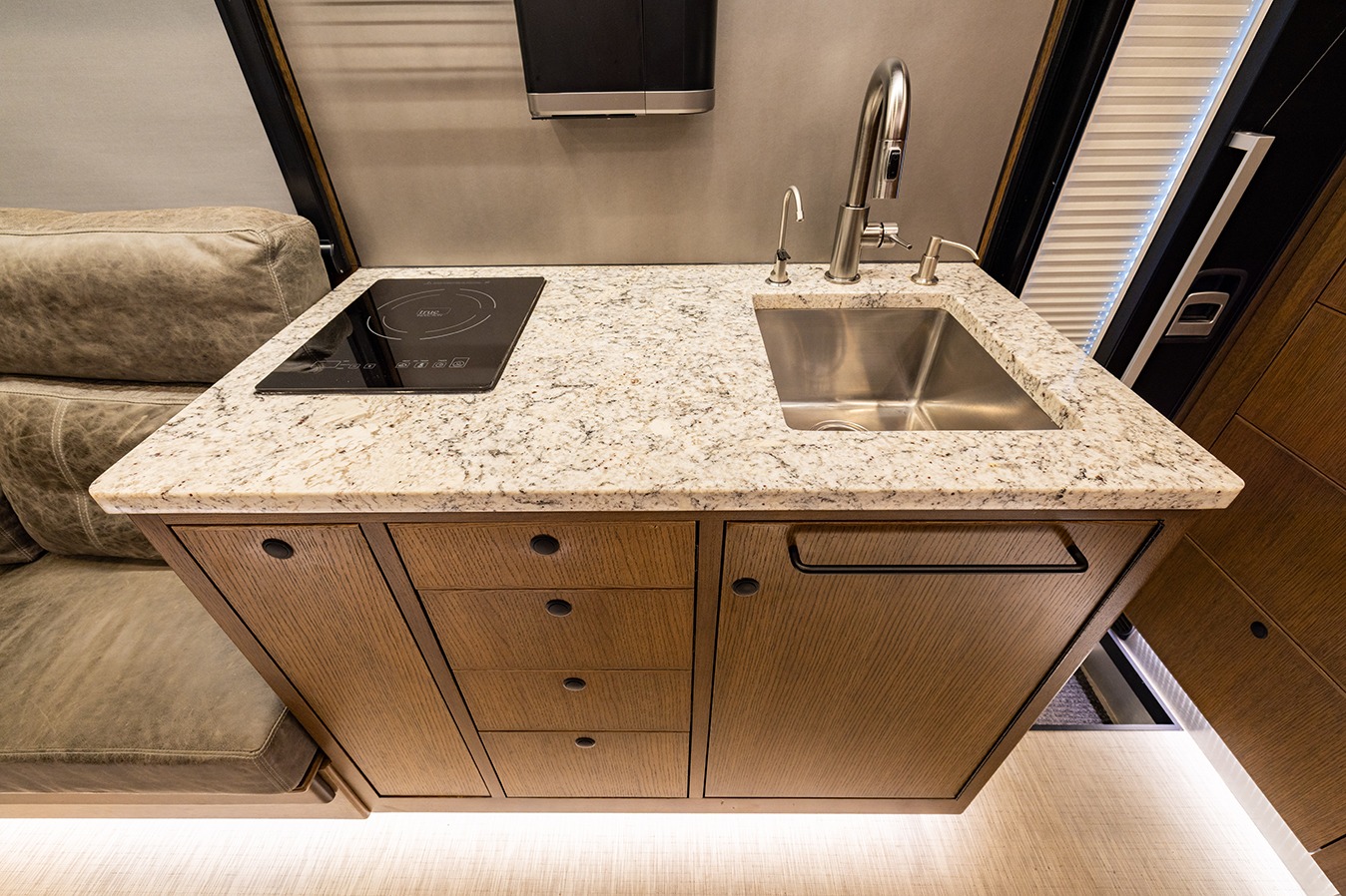 2020 EarthRoamer XV-LTi 010