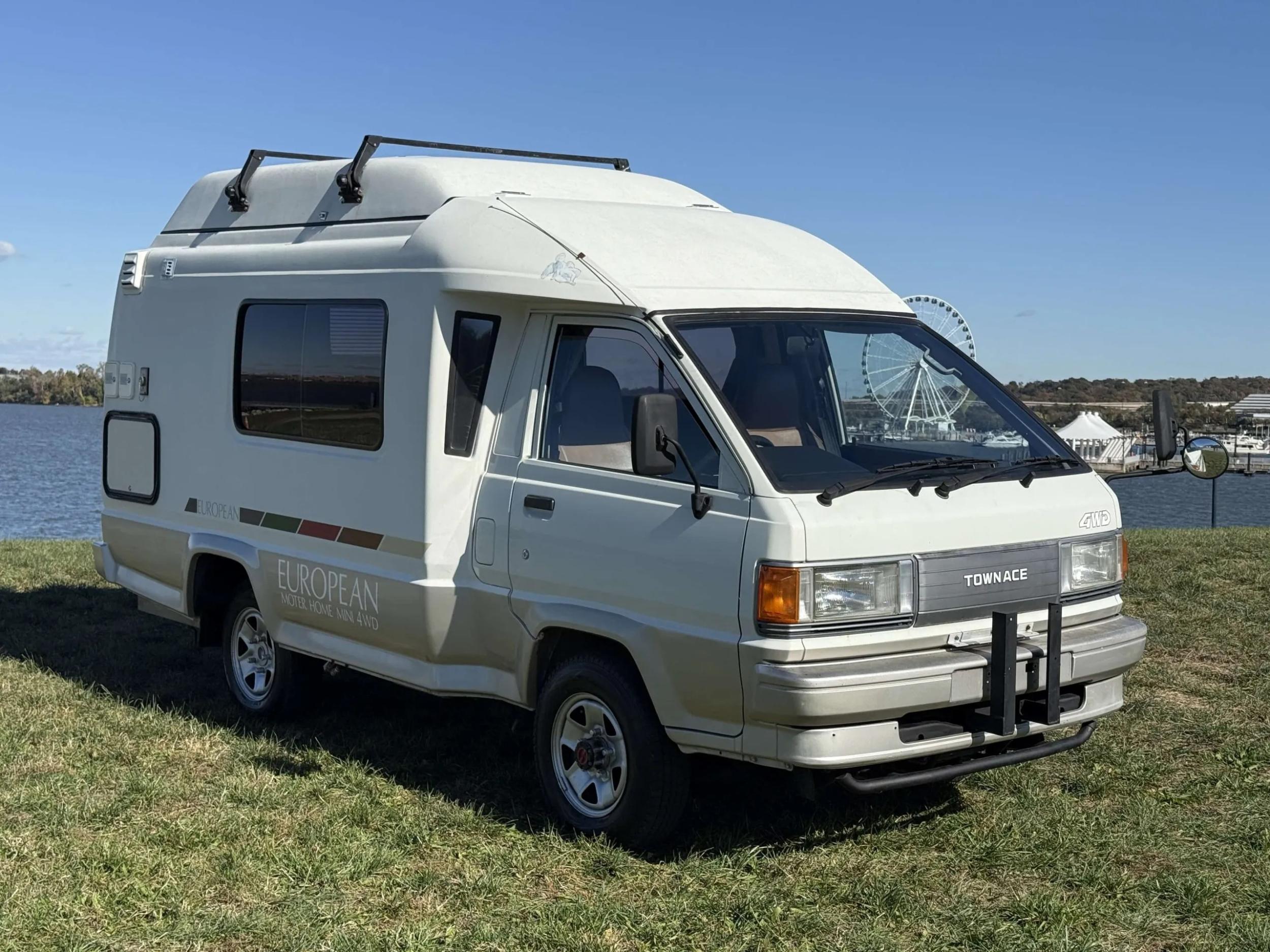 1992 Toyota TownAce Pop-Top Camper