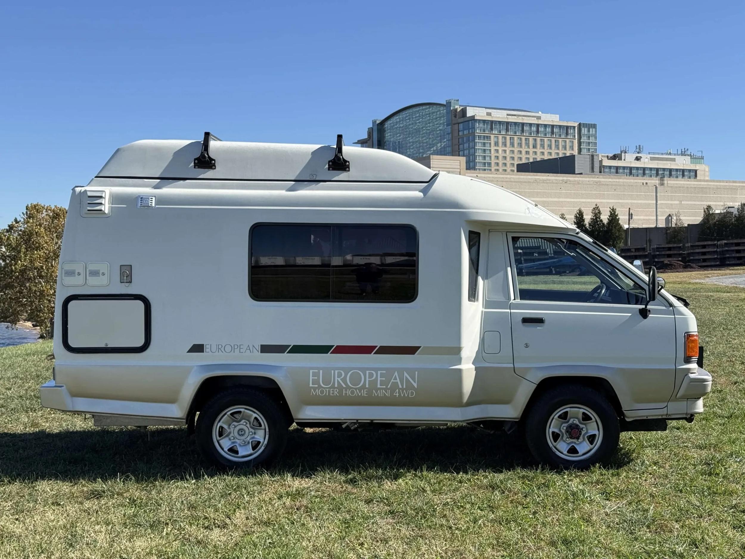 1992 Toyota TownAce Pop-Top Camper