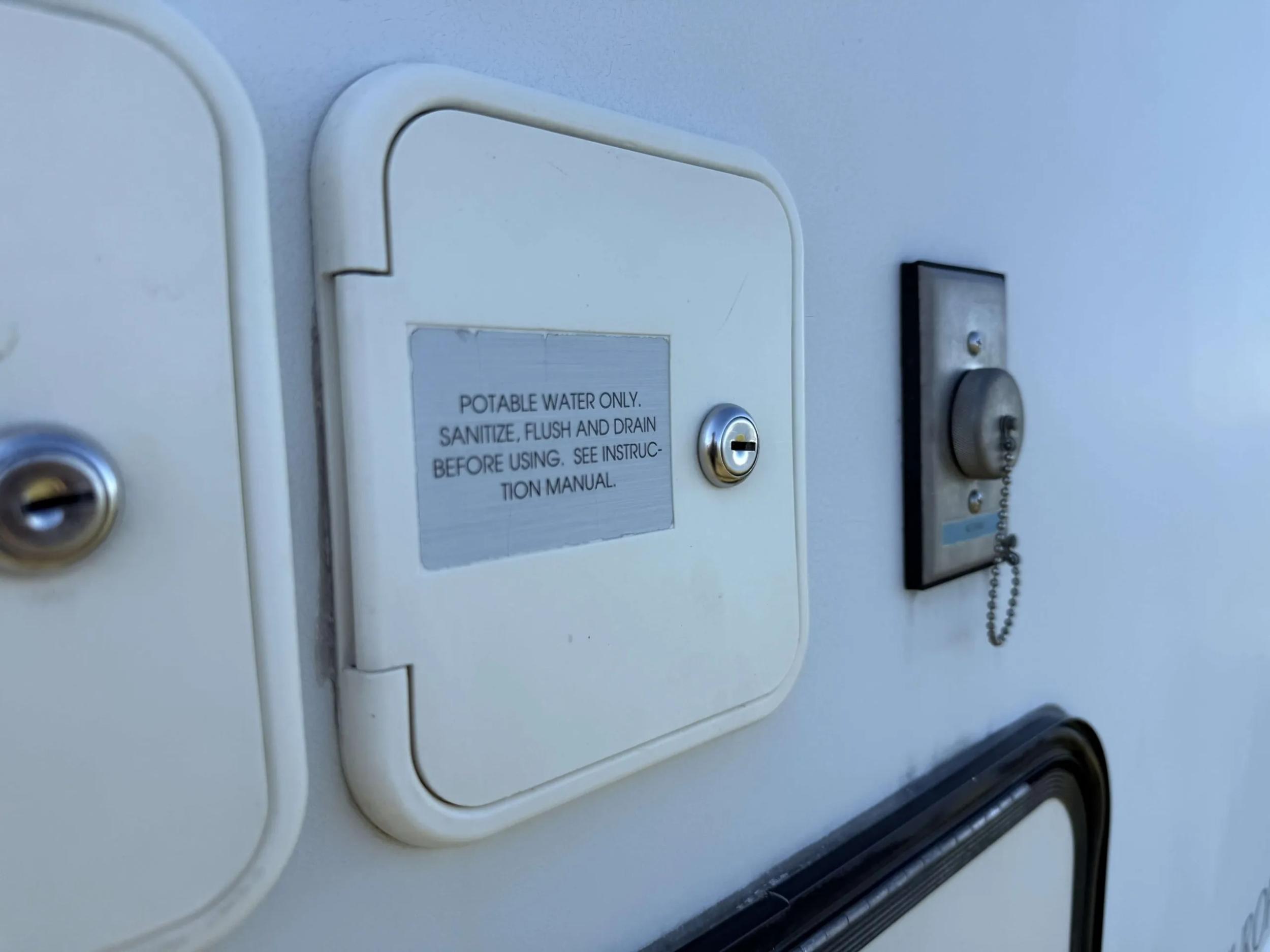 1992 Toyota TownAce Pop-Top Camper