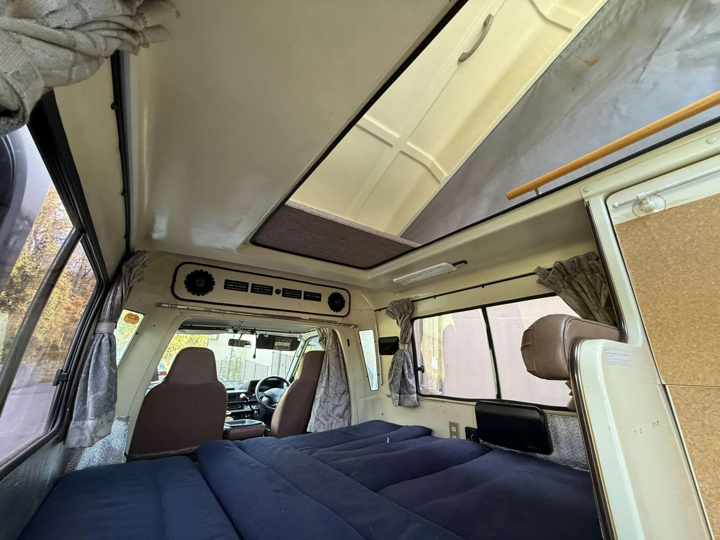 1992 Toyota TownAce Pop-Top Camper