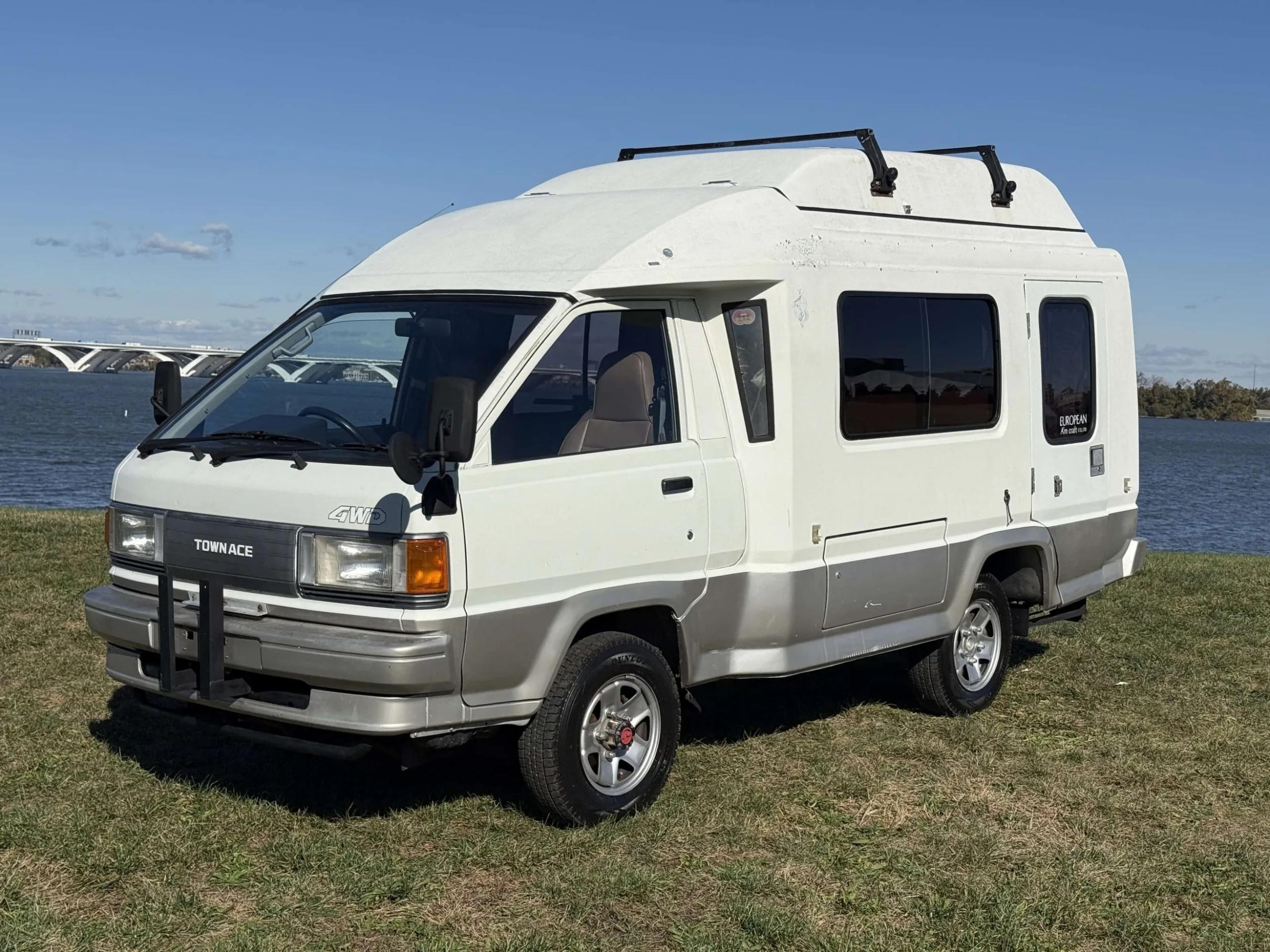 1992 Toyota TownAce Pop-Top Camper