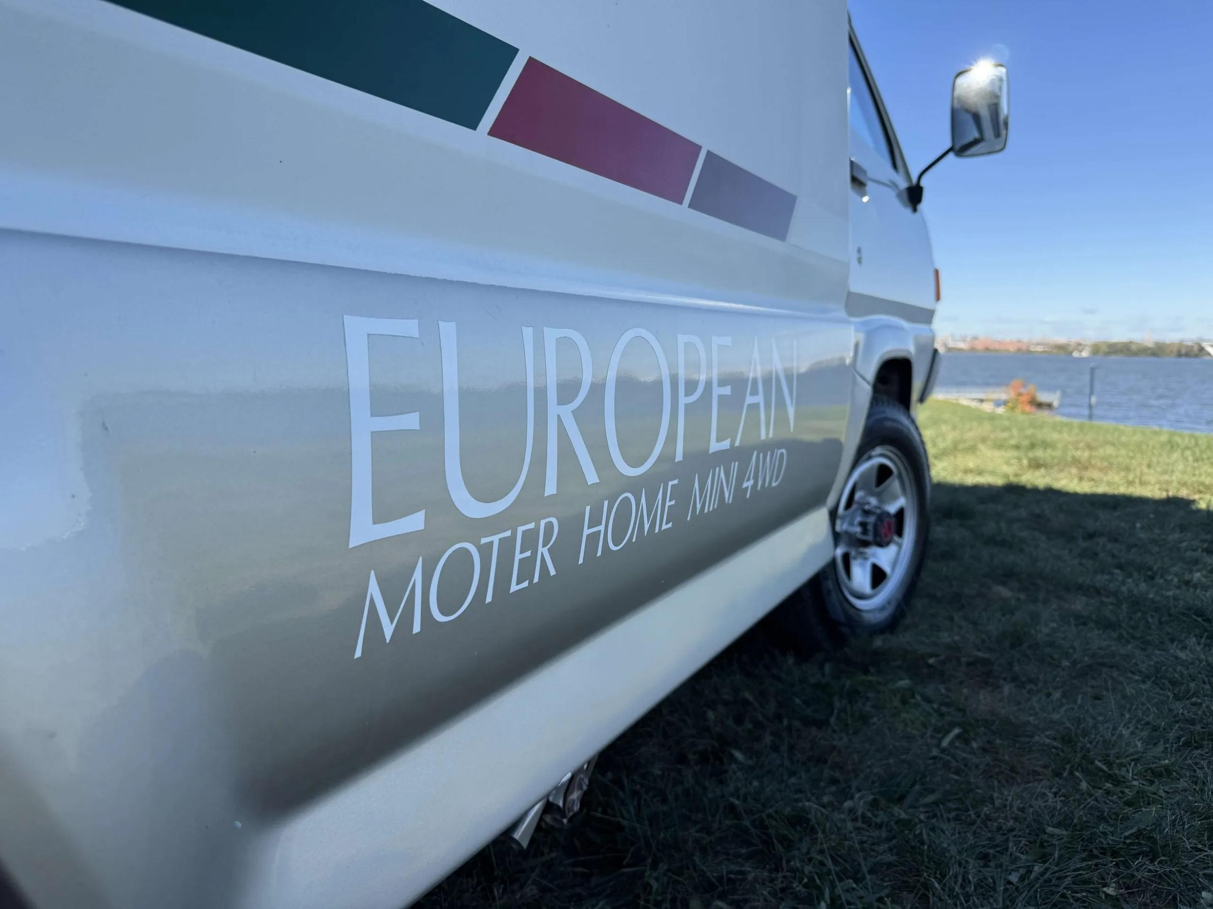 1992 Toyota TownAce Pop-Top Camper