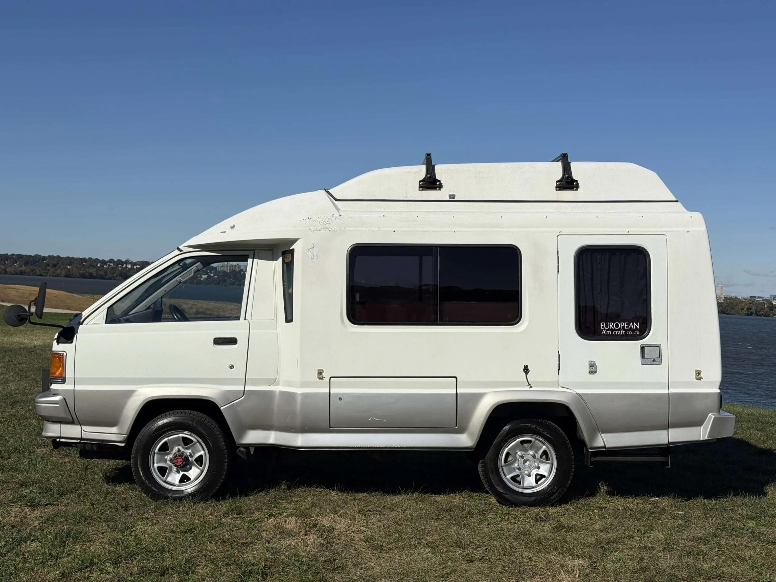 1992 Toyota TownAce Pop-Top Camper