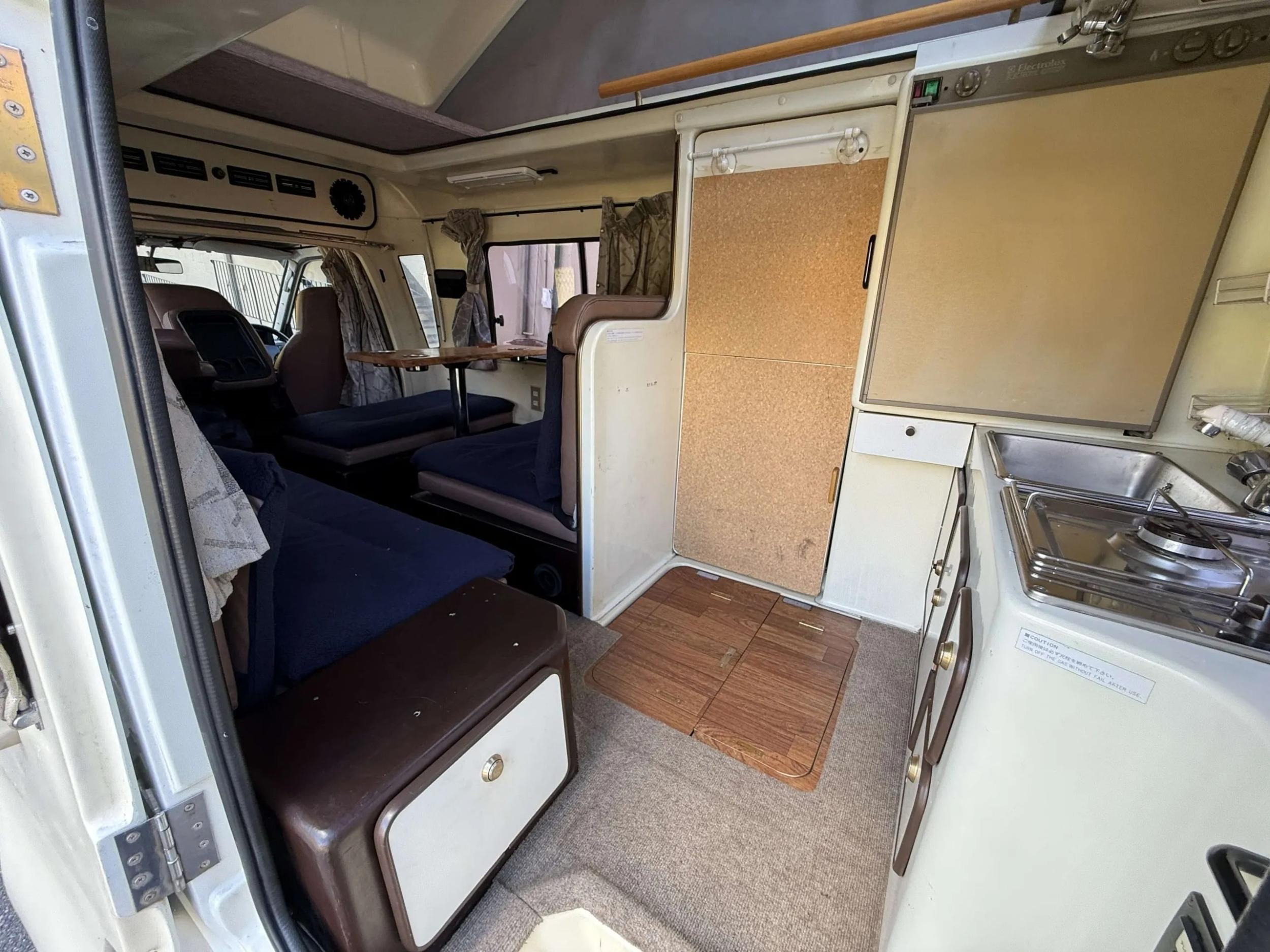 1992 Toyota TownAce Pop-Top Camper