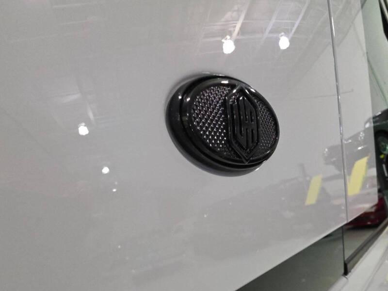 2024 Land Rover Defender 110 V8 P525