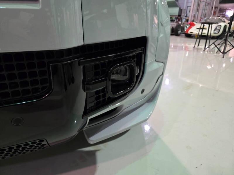 2024 Land Rover Defender 110 V8 P525