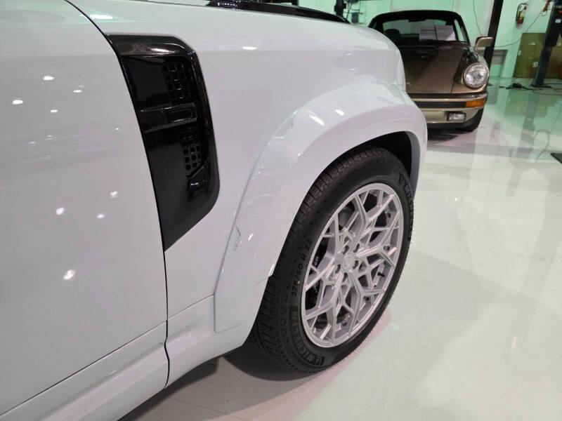 2024 Land Rover Defender 110 V8 P525