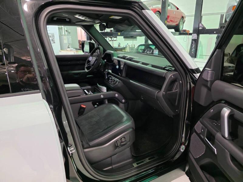 2024 Land Rover Defender 110 V8 P525