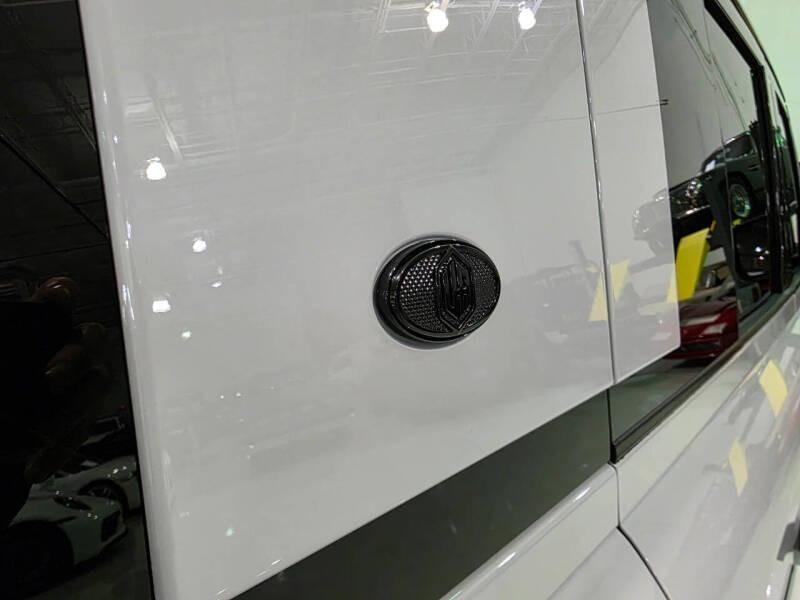 2024 Land Rover Defender 110 V8 P525