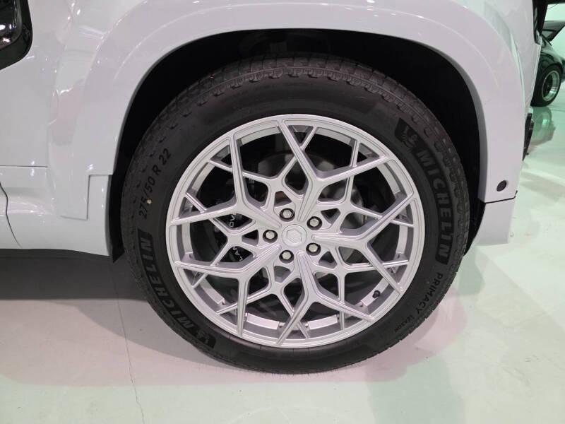 2024 Land Rover Defender 110 V8 P525