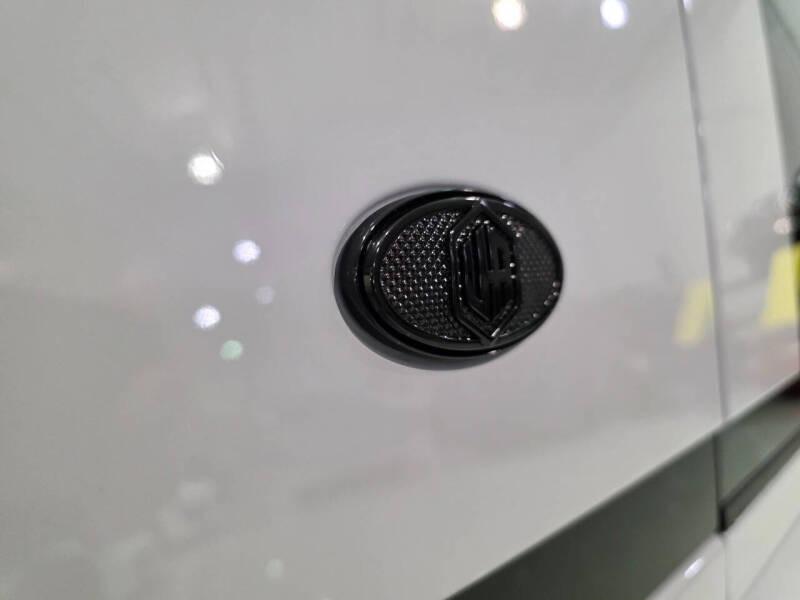 2024 Land Rover Defender 110 V8 P525