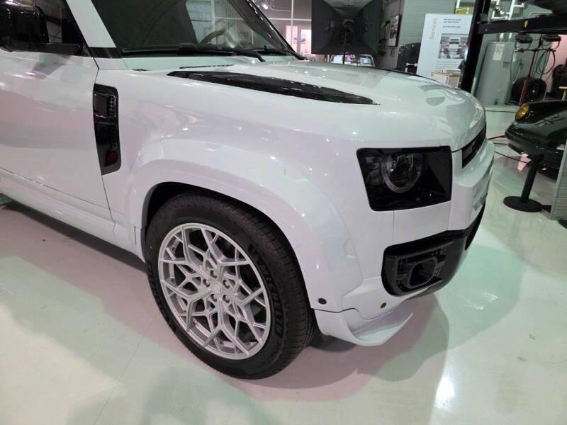 2024 Land Rover Defender 110 V8 P525