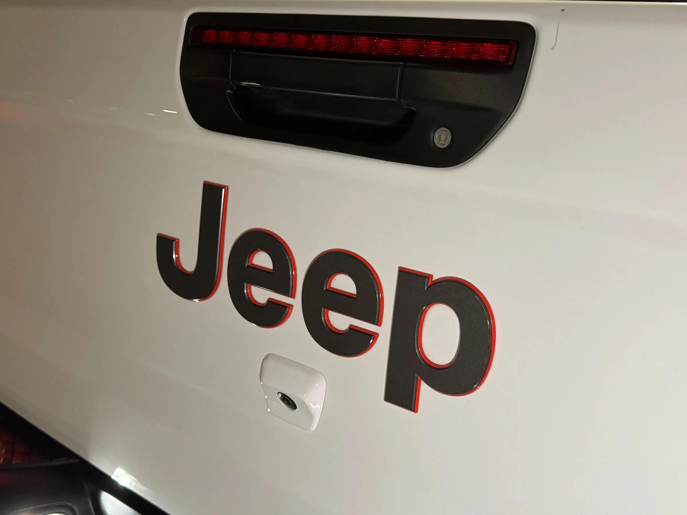 2021 Jeep Gladiator Mojave Pickup