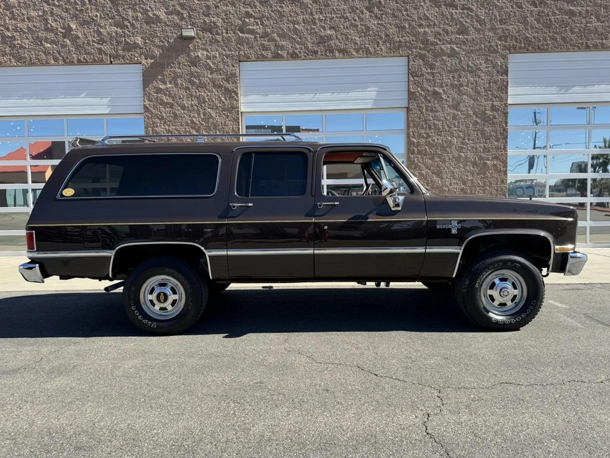 1985 Chevrolet Suburban K20 - 3