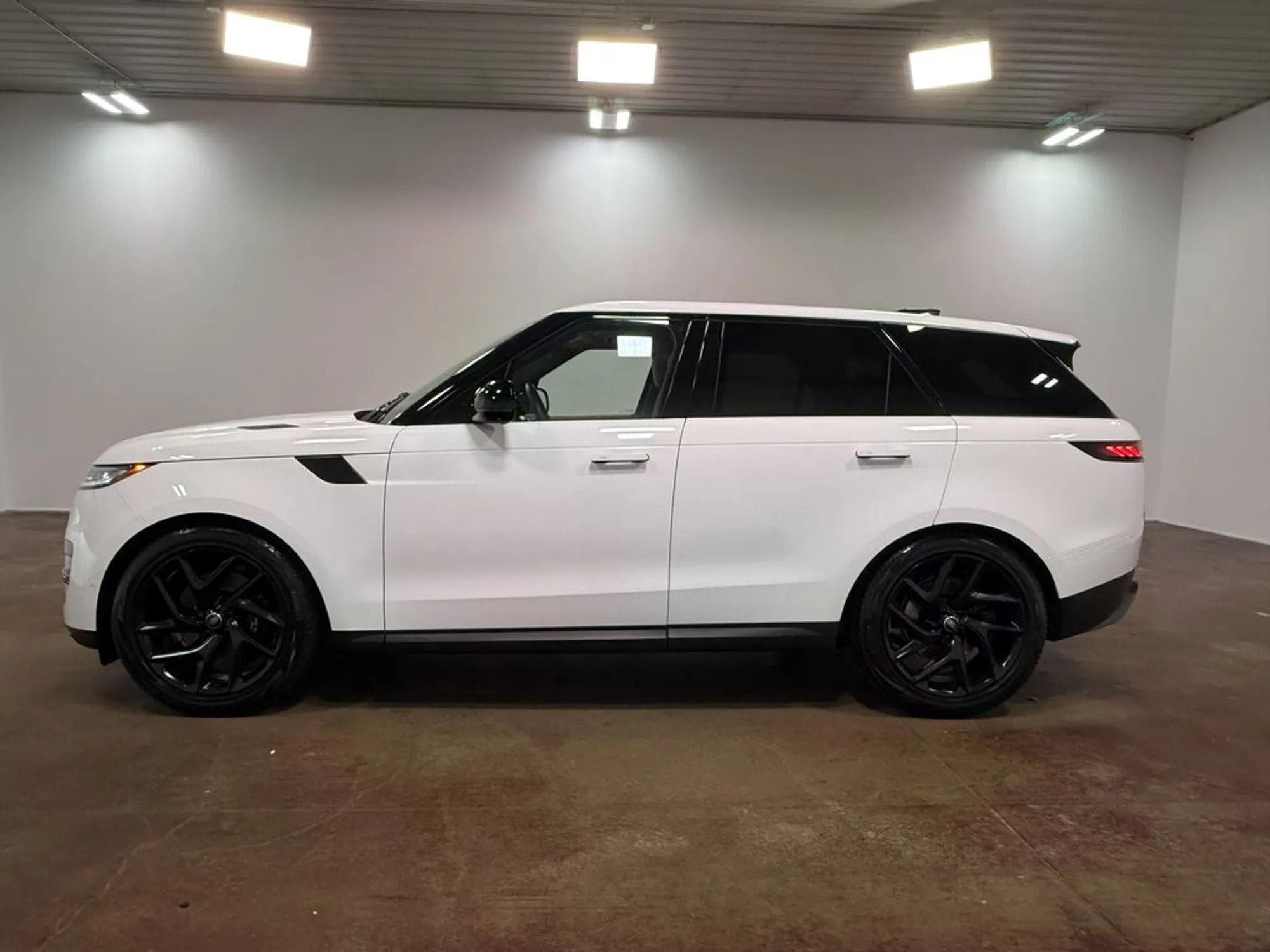 2025 Land Rover Range Rover Sport SE