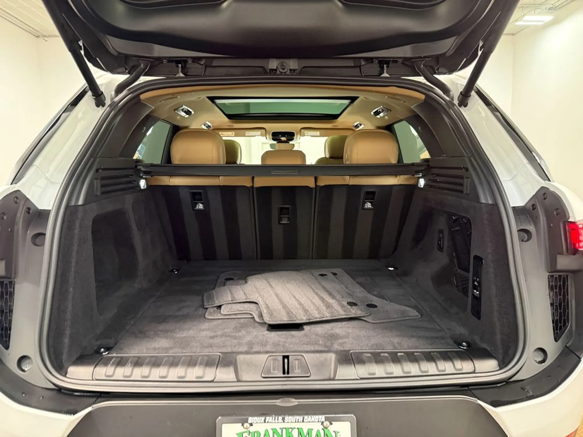 2025 Land Rover Range Rover Sport SE