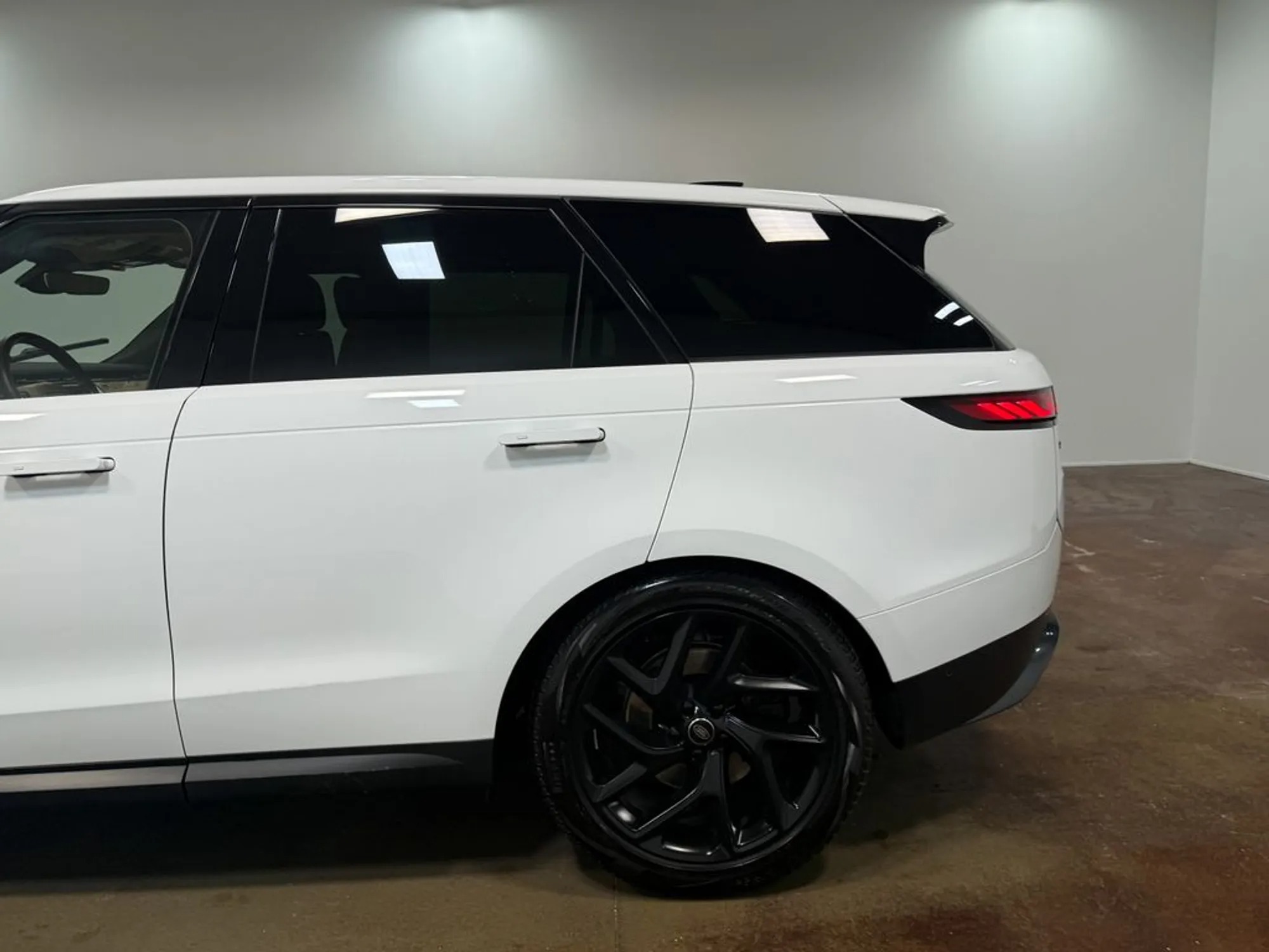 2025 Land Rover Range Rover Sport SE