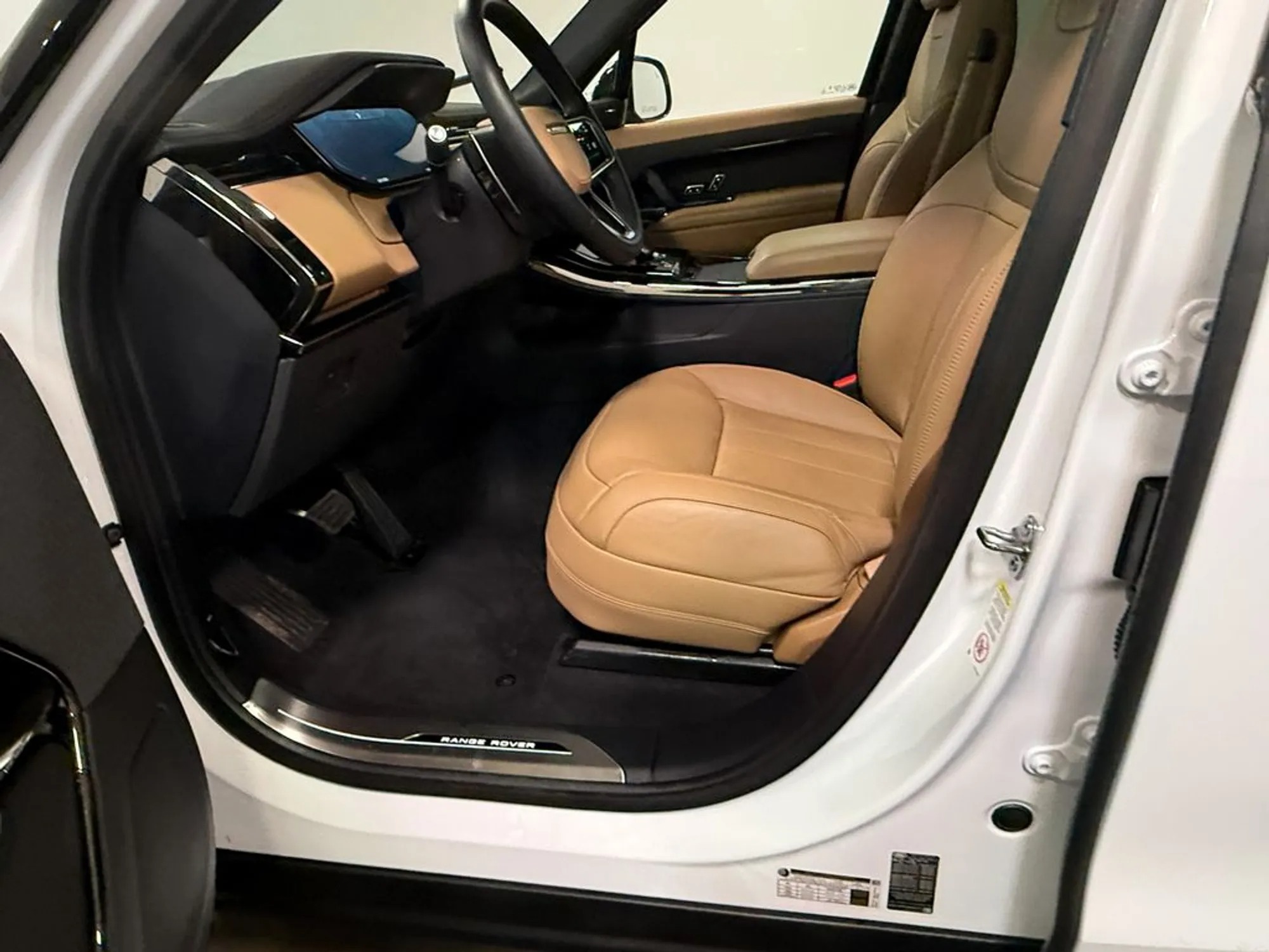 2025 Land Rover Range Rover Sport SE