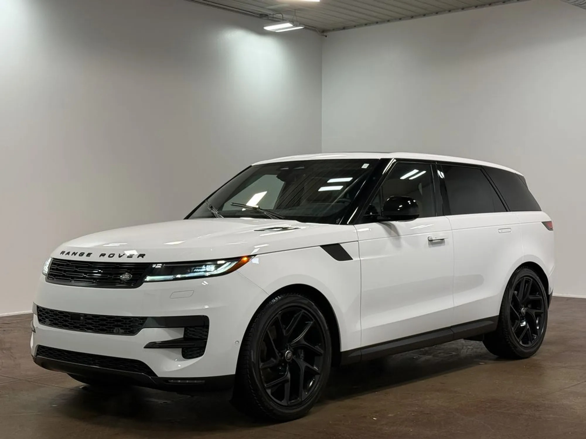 2025 Land Rover Range Rover Sport SE - 5