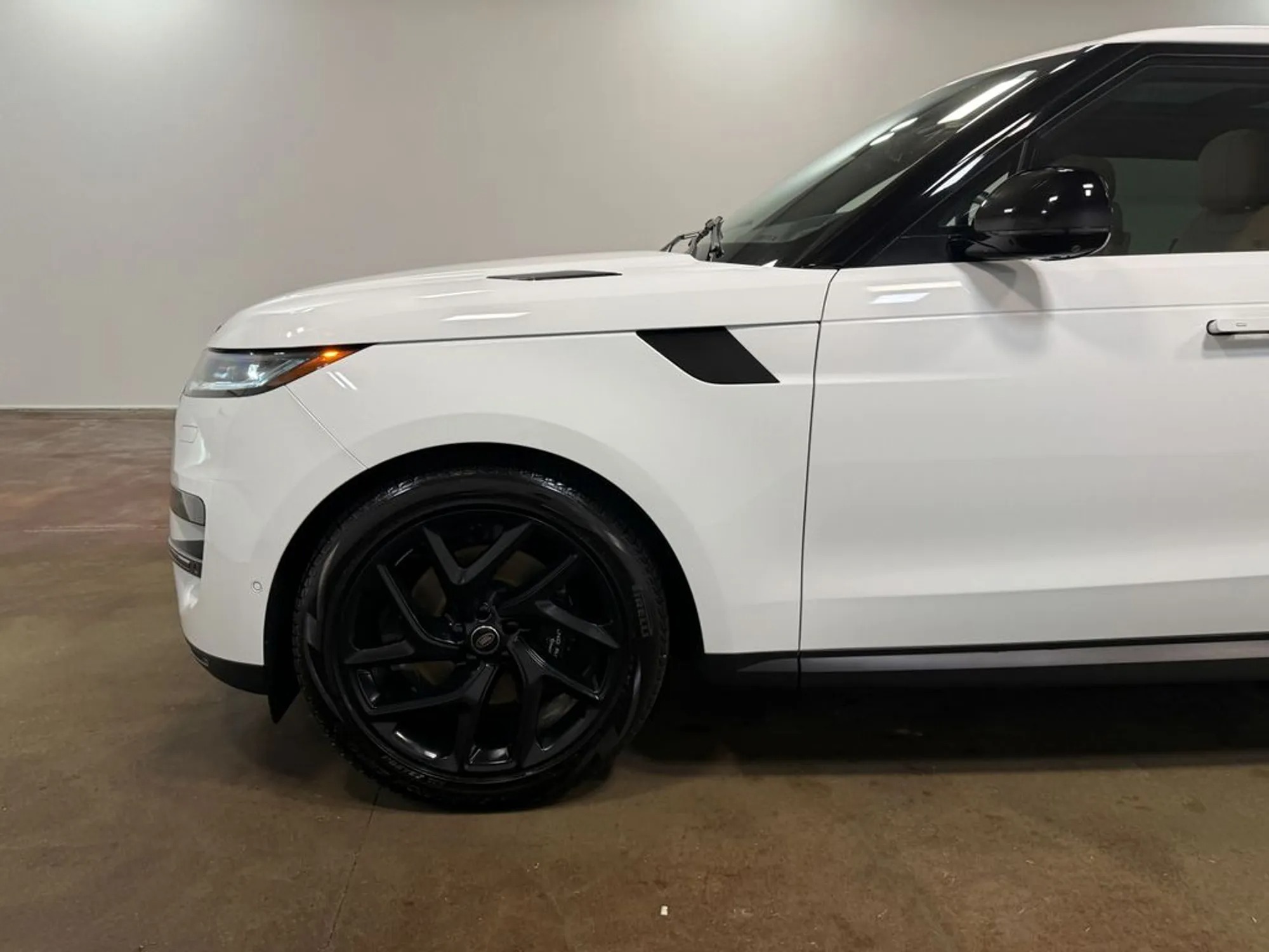 2025 Land Rover Range Rover Sport SE