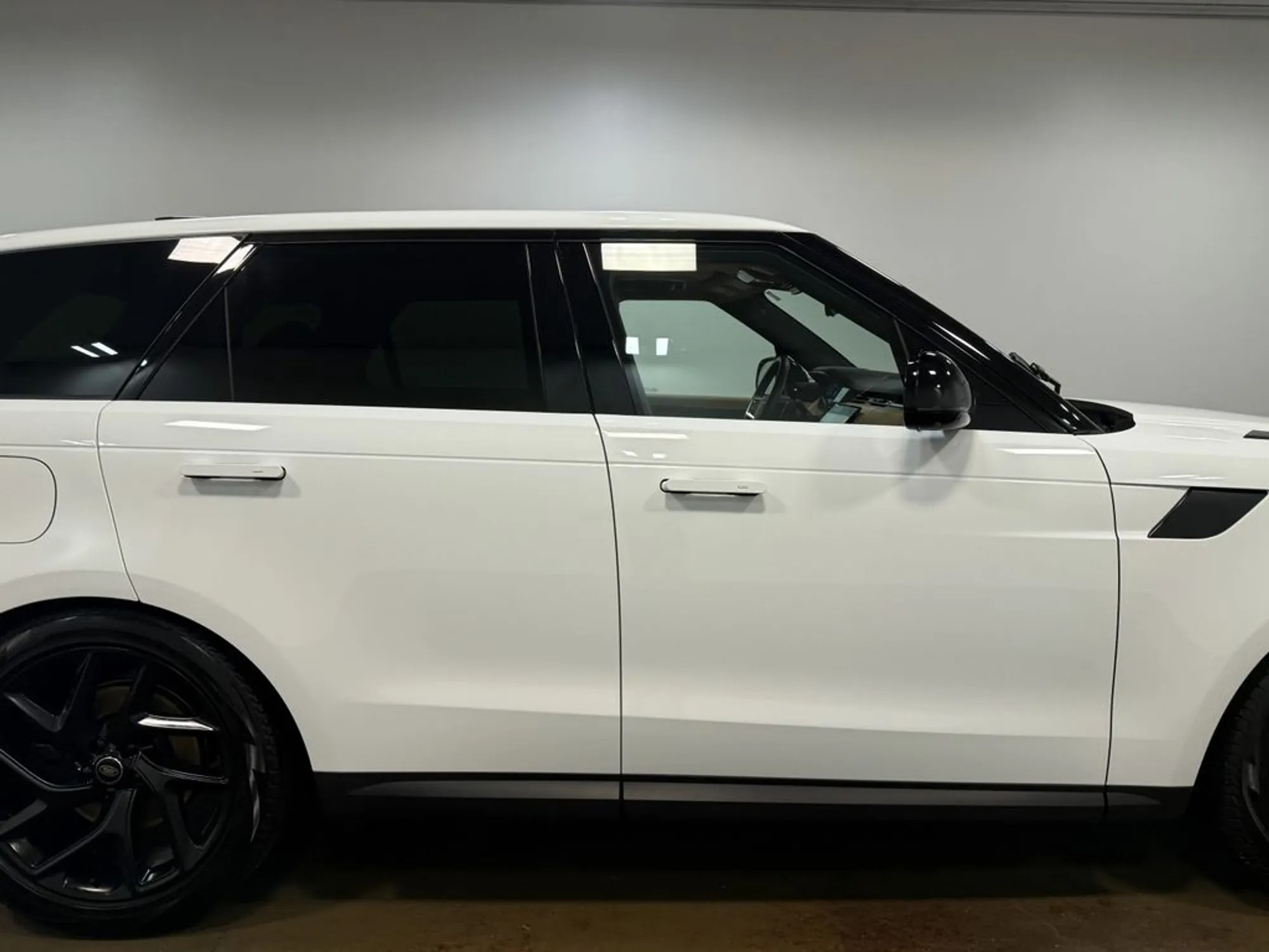 2025 Land Rover Range Rover Sport SE
