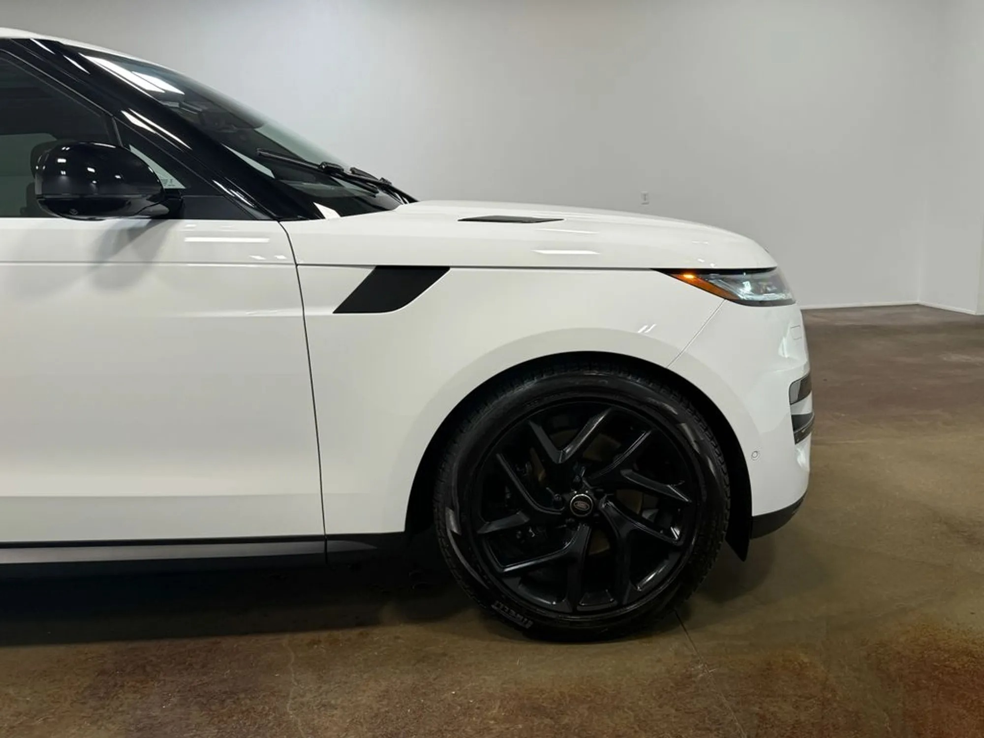 2025 Land Rover Range Rover Sport SE