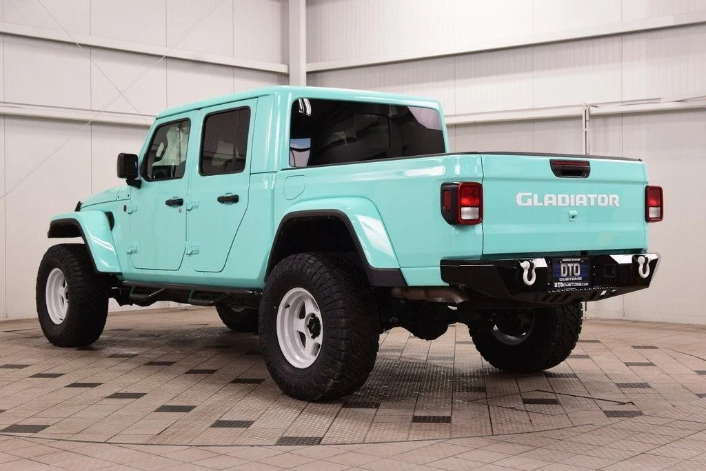 2025 Jeep Gladiator Sport S Aqua Edition - 4