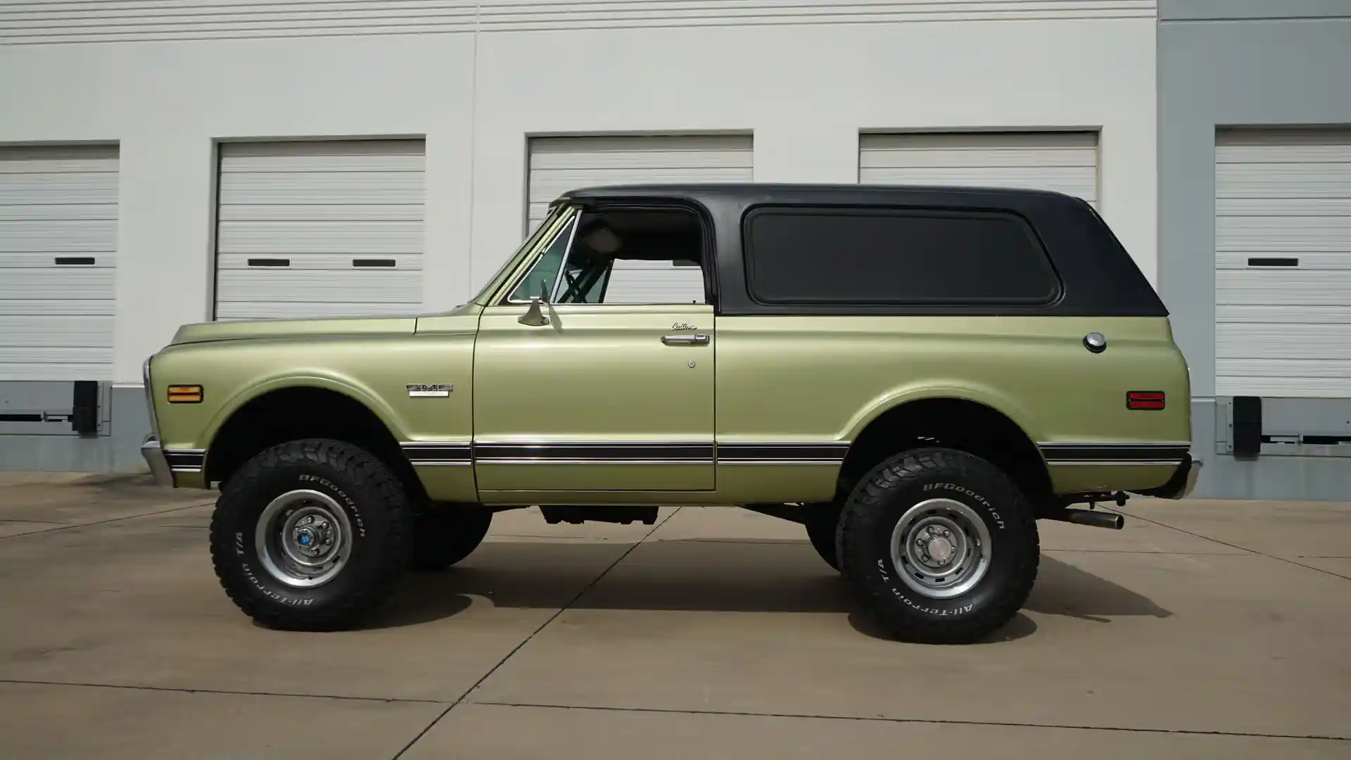 1971 GMC Jimmy CST - 2