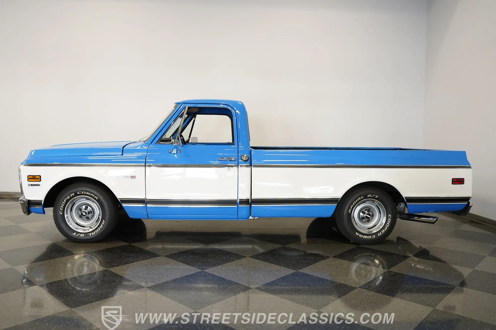 1972 Chevrolet C10 Cheyenne Restomod - 2