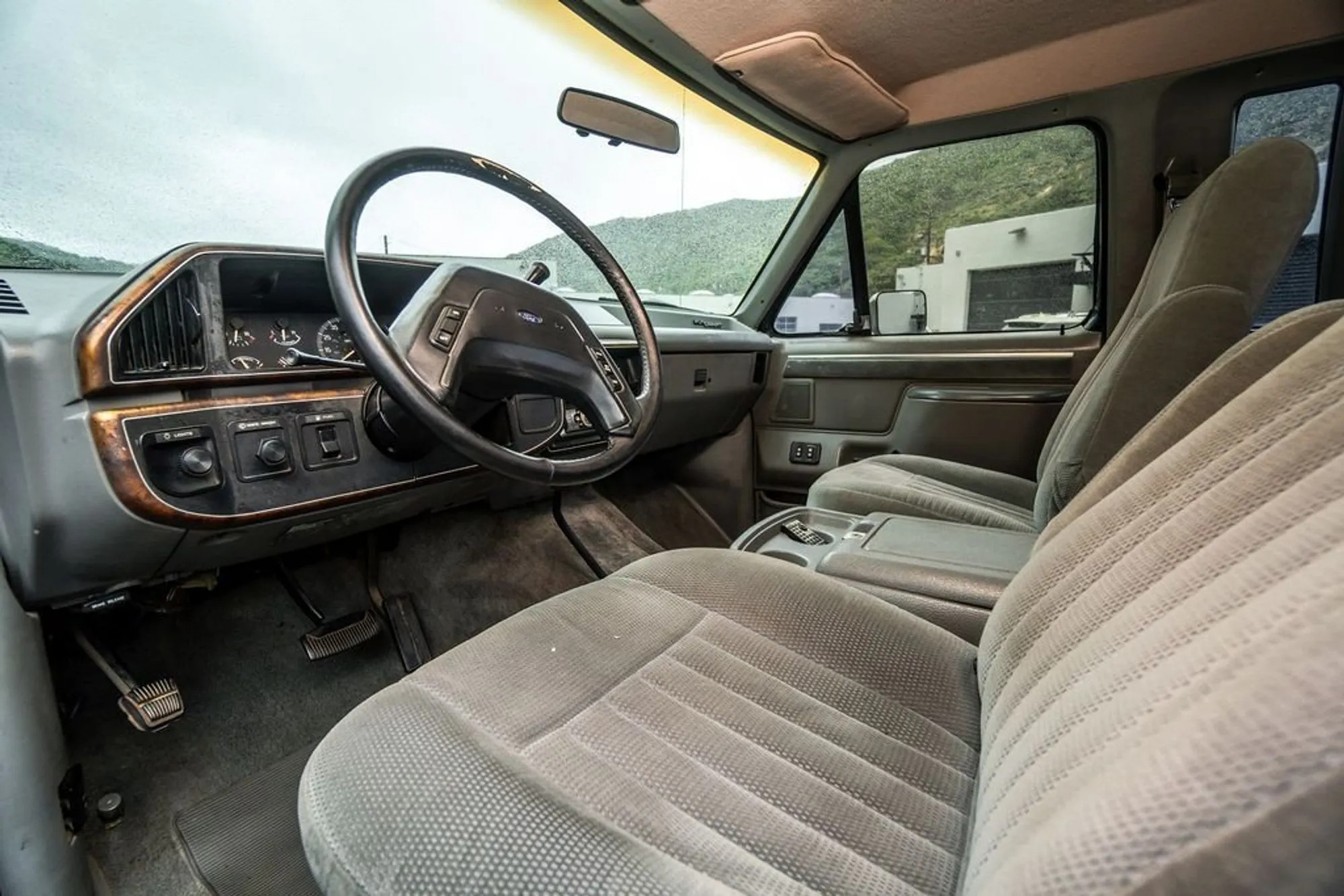 1987 Ford F-250 XLT Lariat