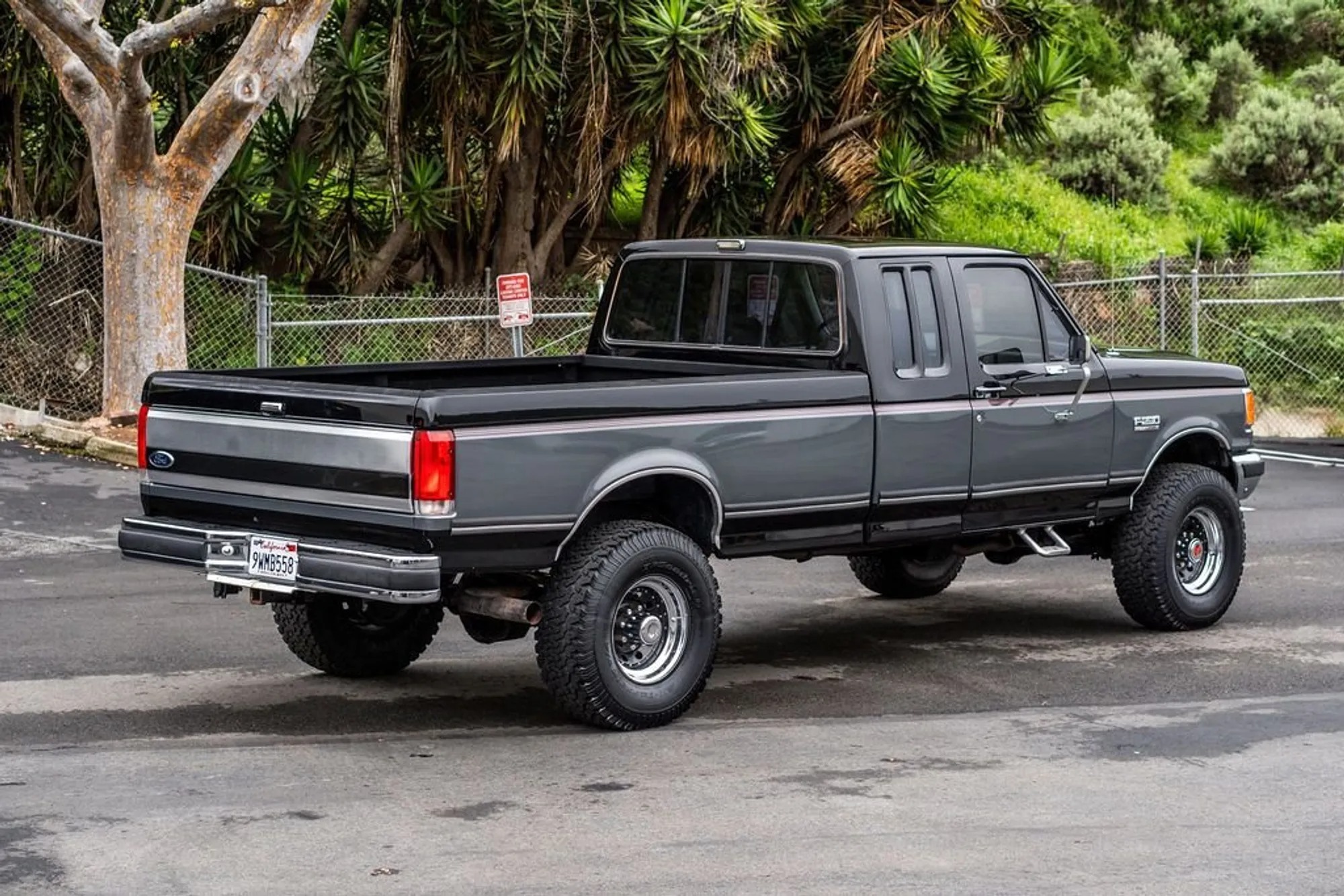 1987 Ford F-250 XLT Lariat - 2